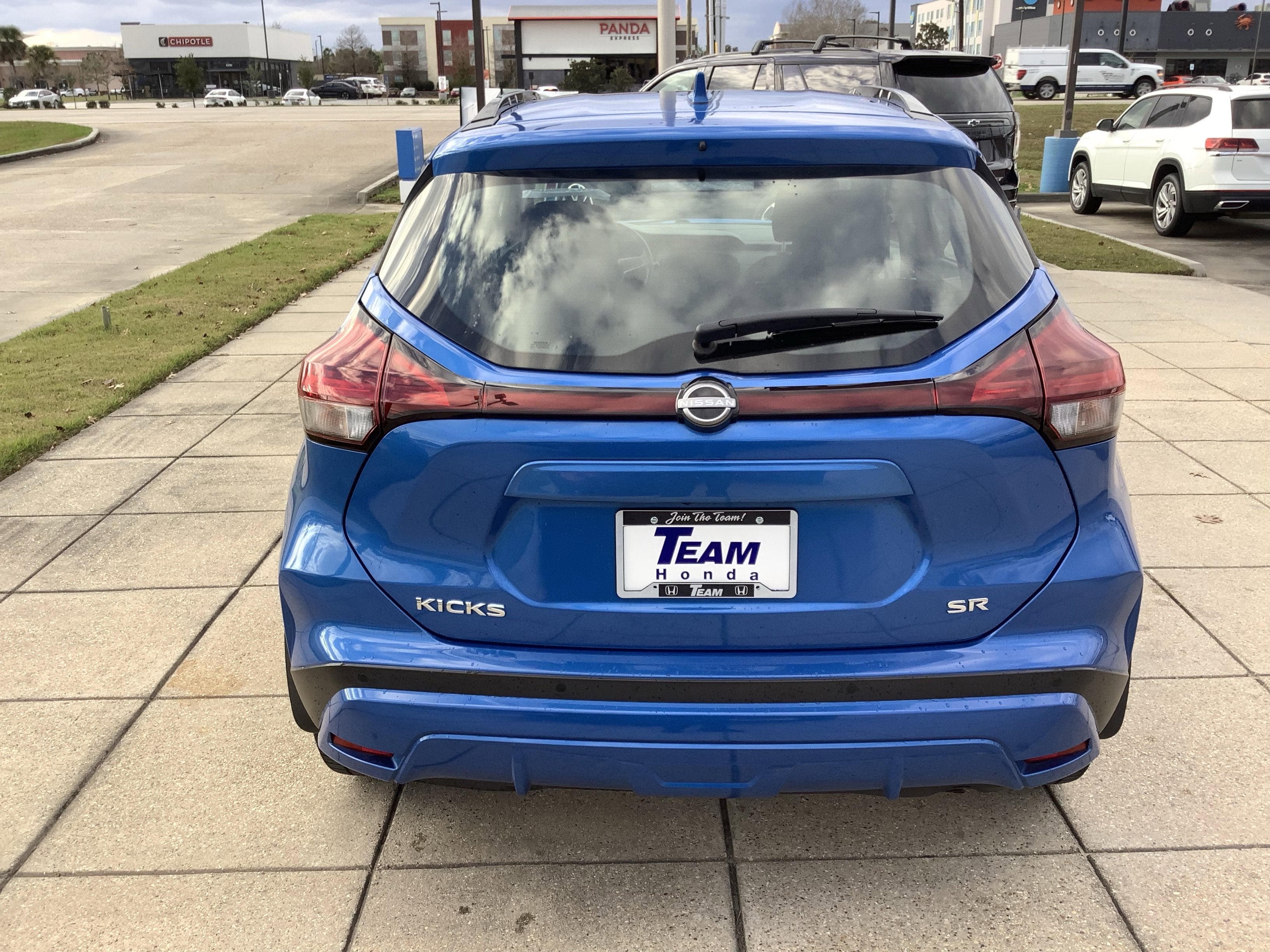 2023 Nissan Kicks SR