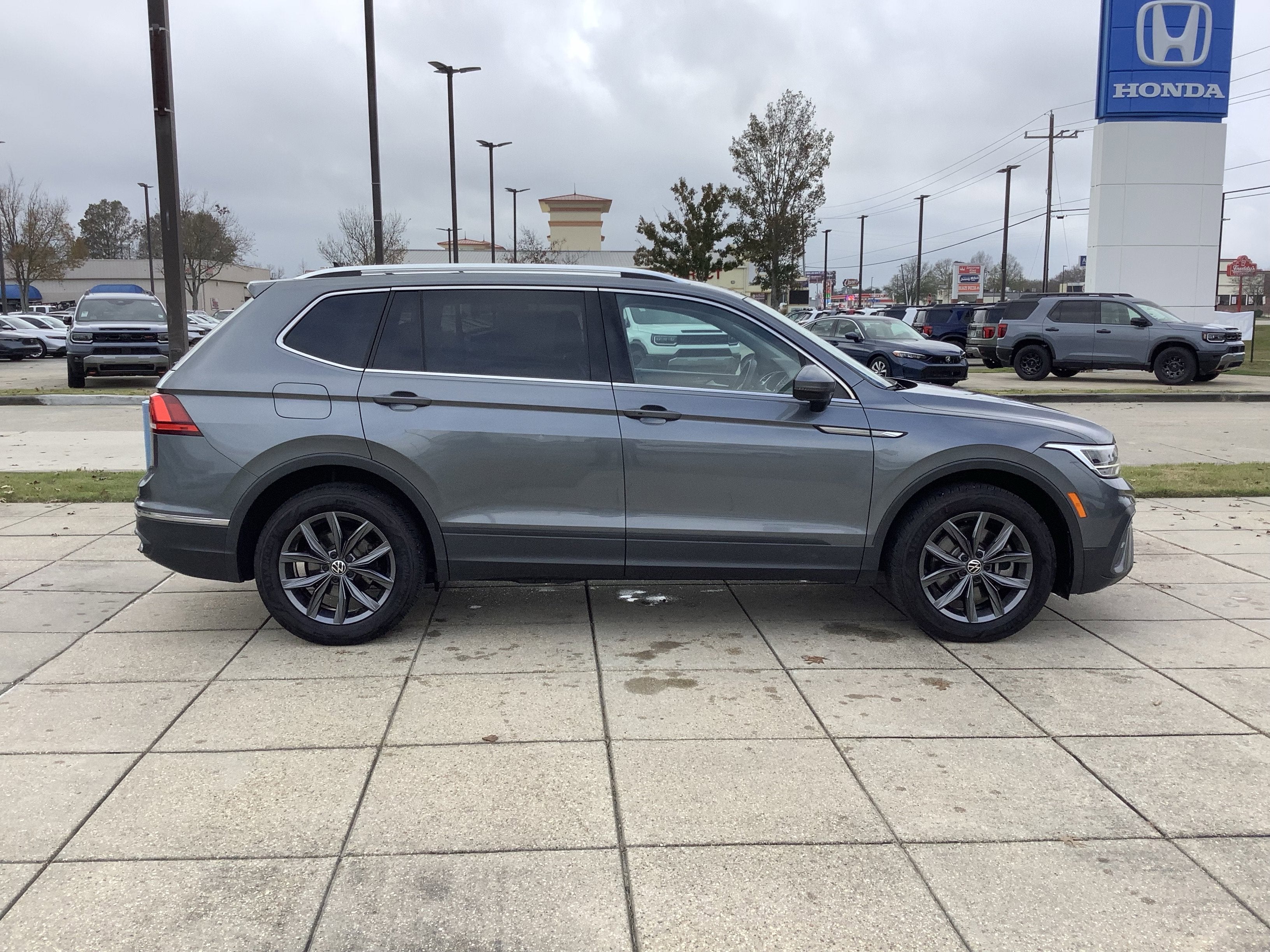 2022 Volkswagen Tiguan SE