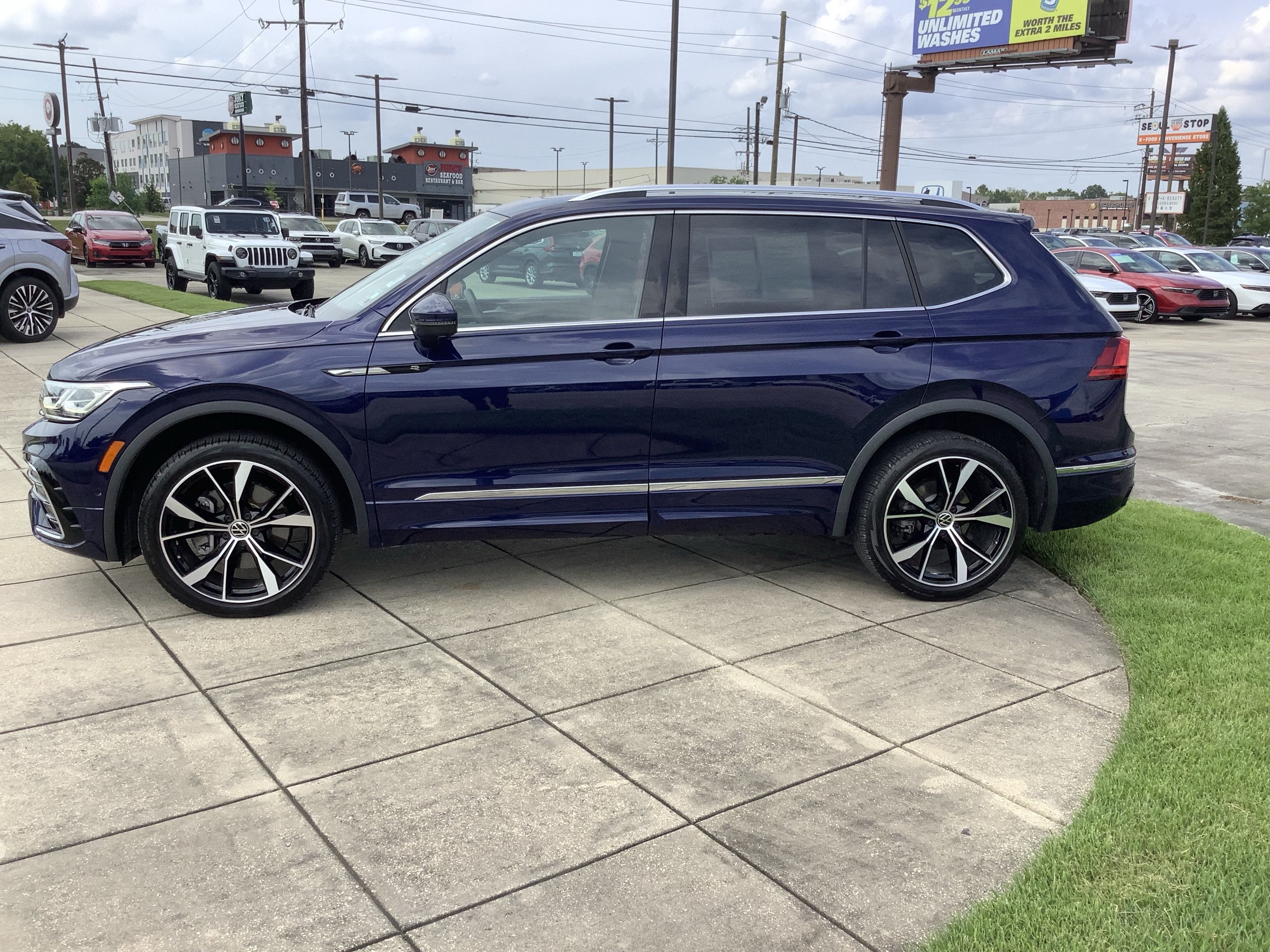 2022 Volkswagen Tiguan SEL R-Line