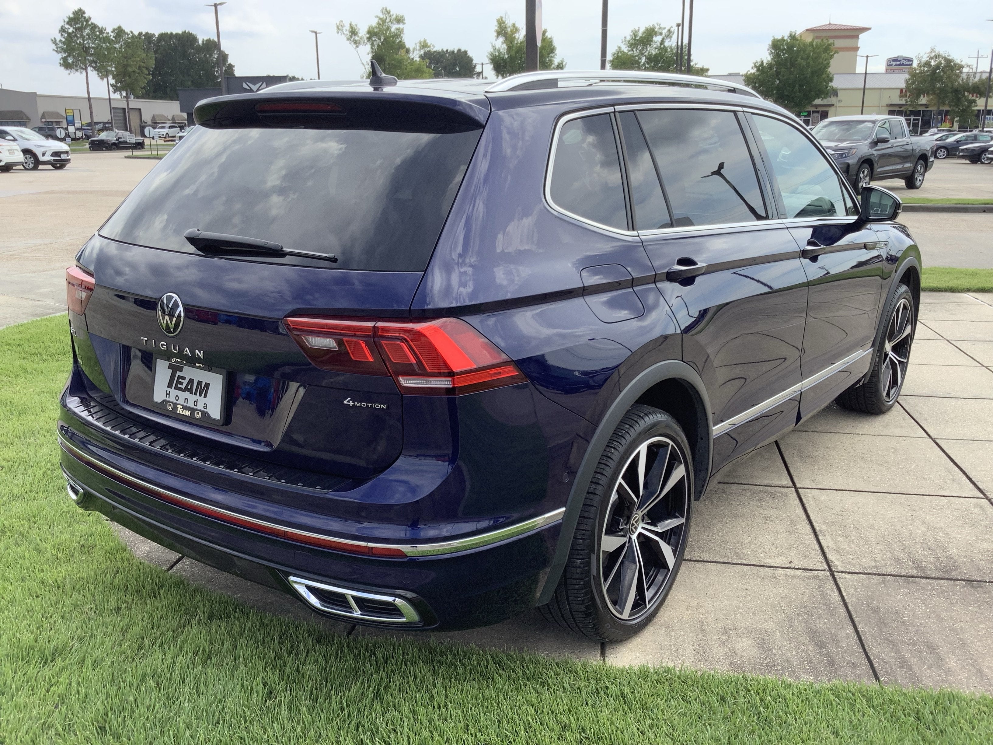 2022 Volkswagen Tiguan SEL R-Line