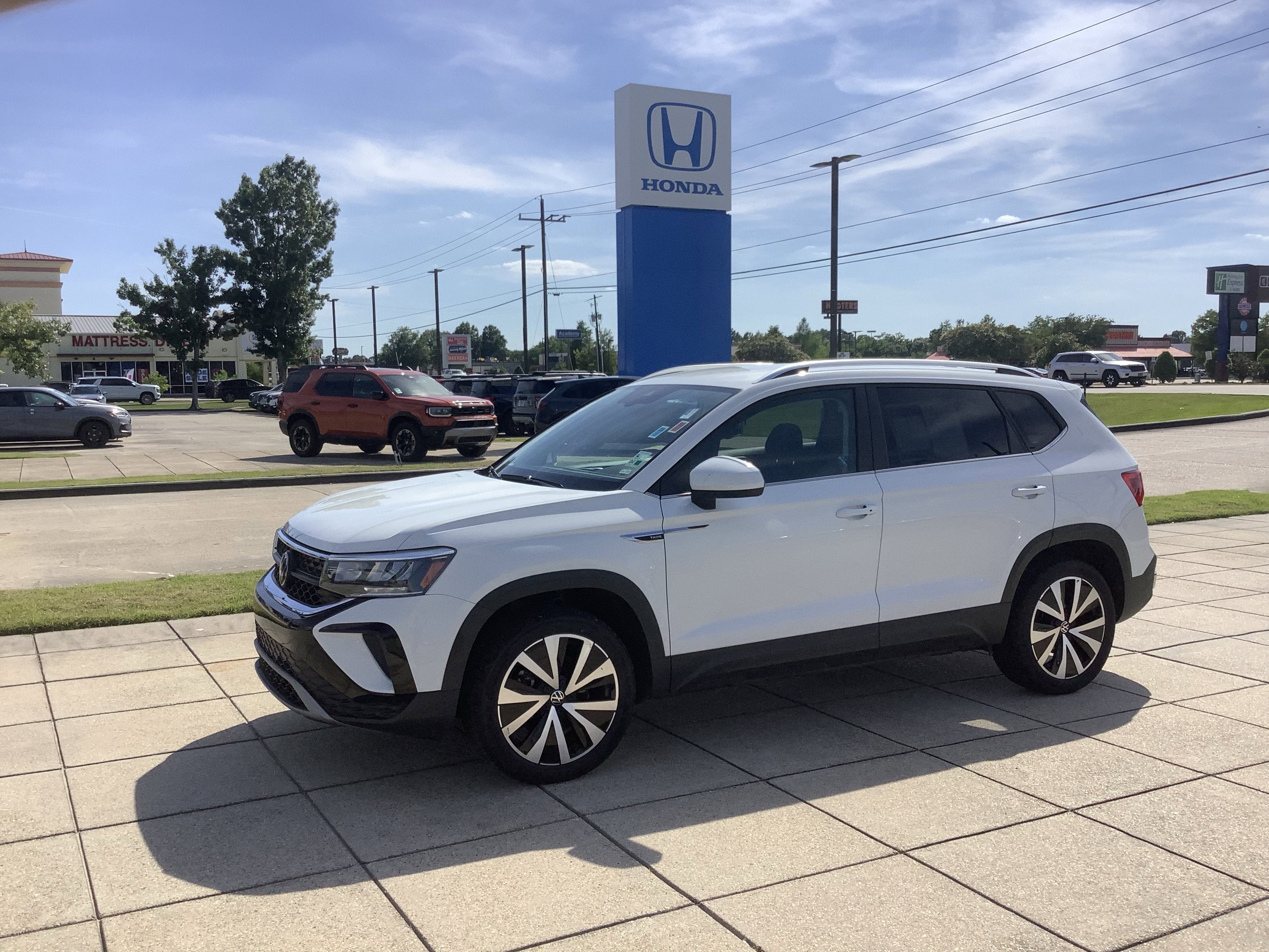 2024 Volkswagen Taos SE