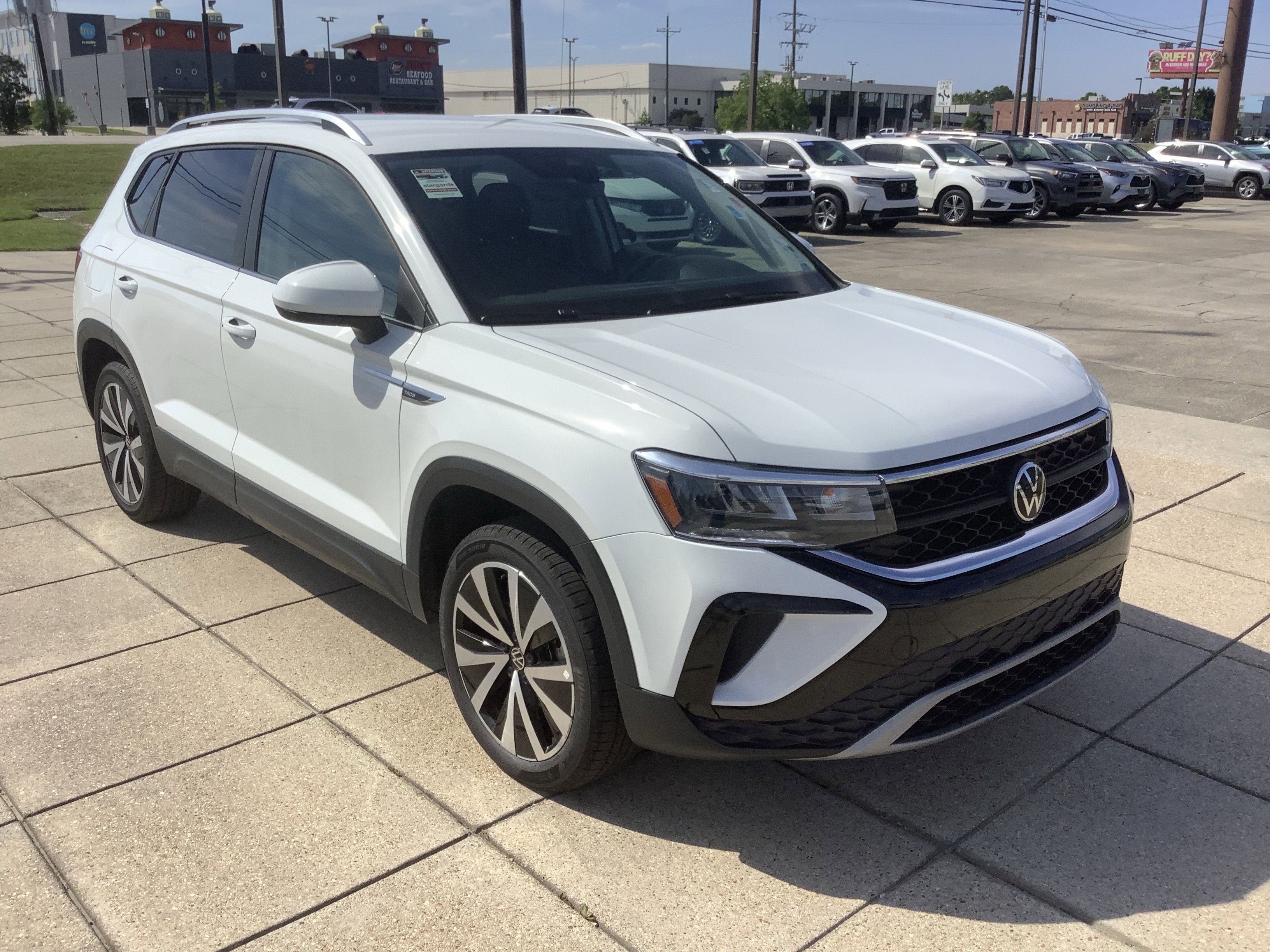 2024 Volkswagen Taos SE