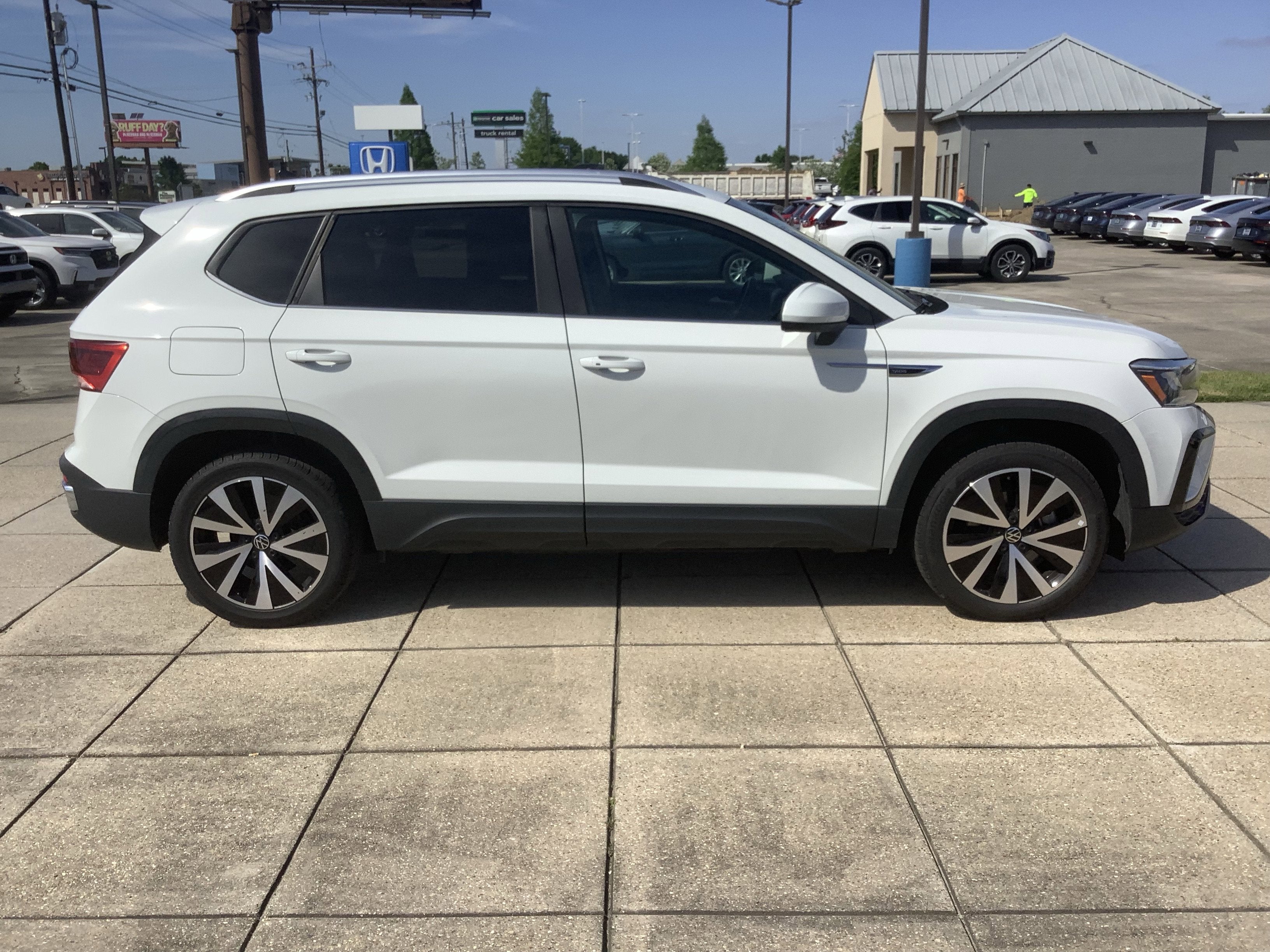 2024 Volkswagen Taos SE