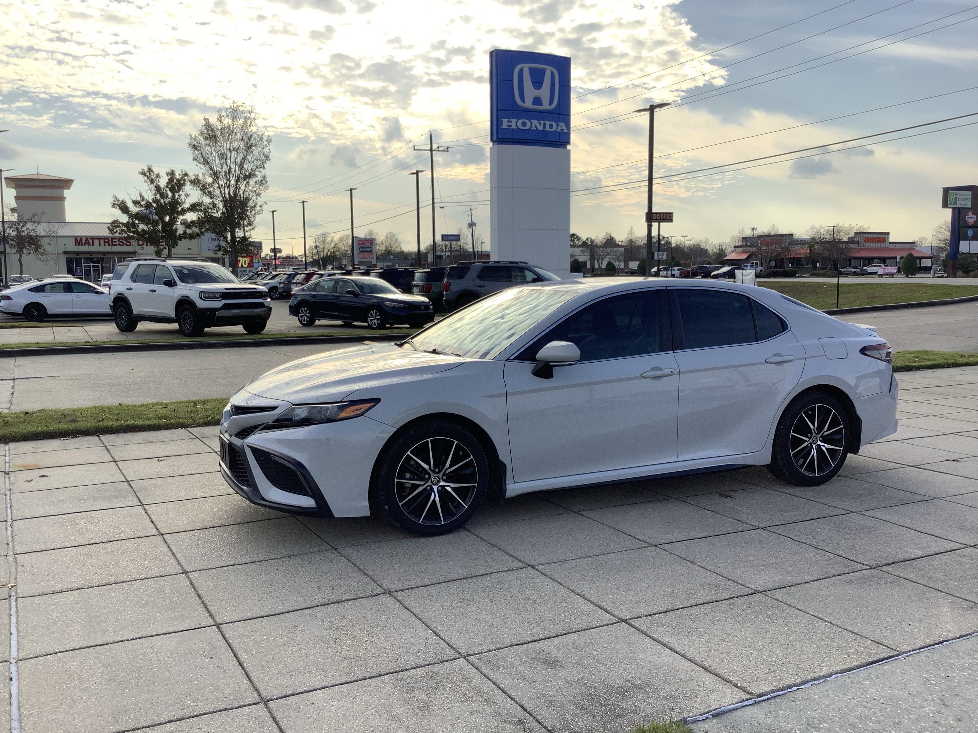 2023 Toyota Camry SE