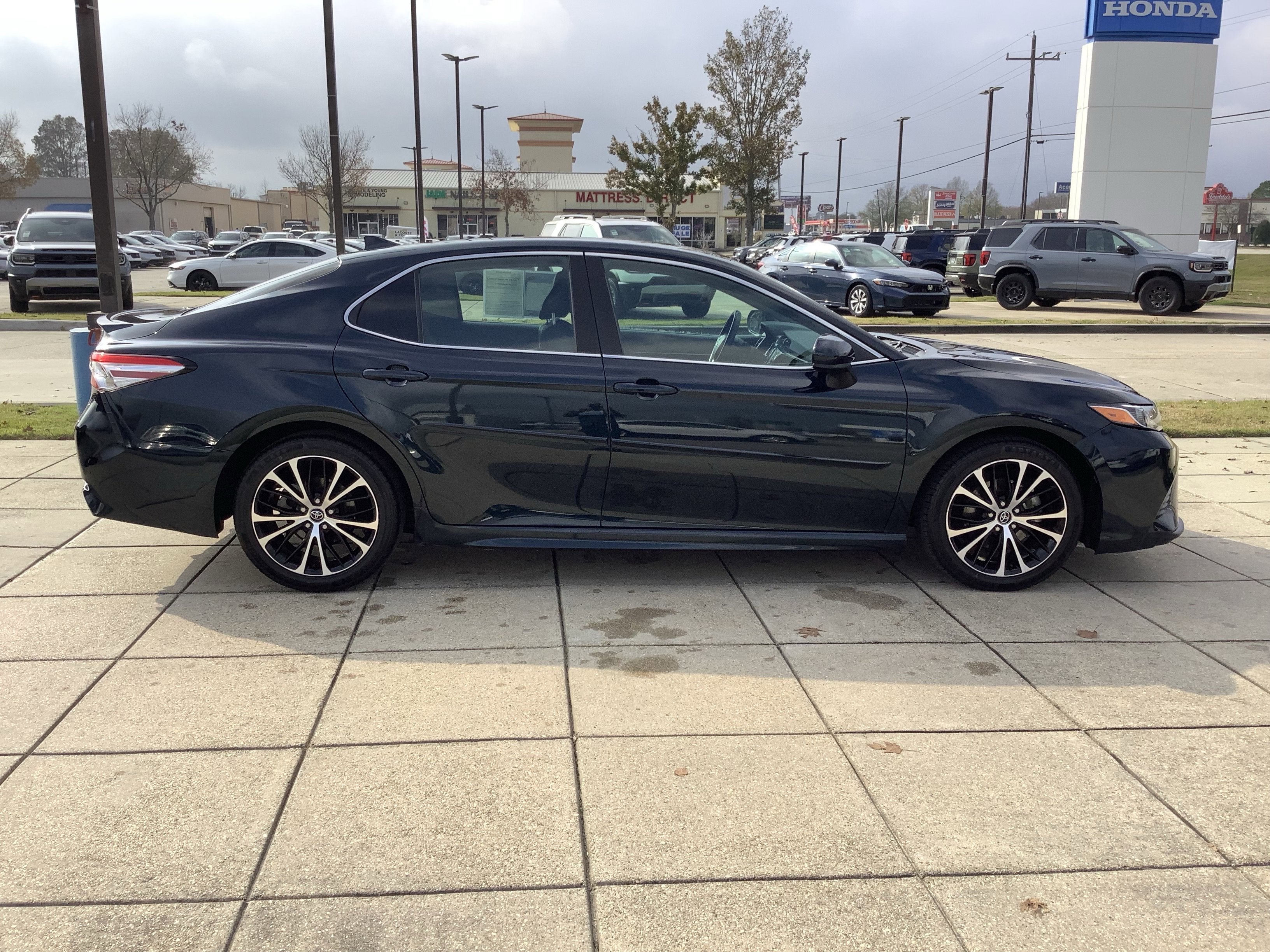 2020 Toyota Camry SE