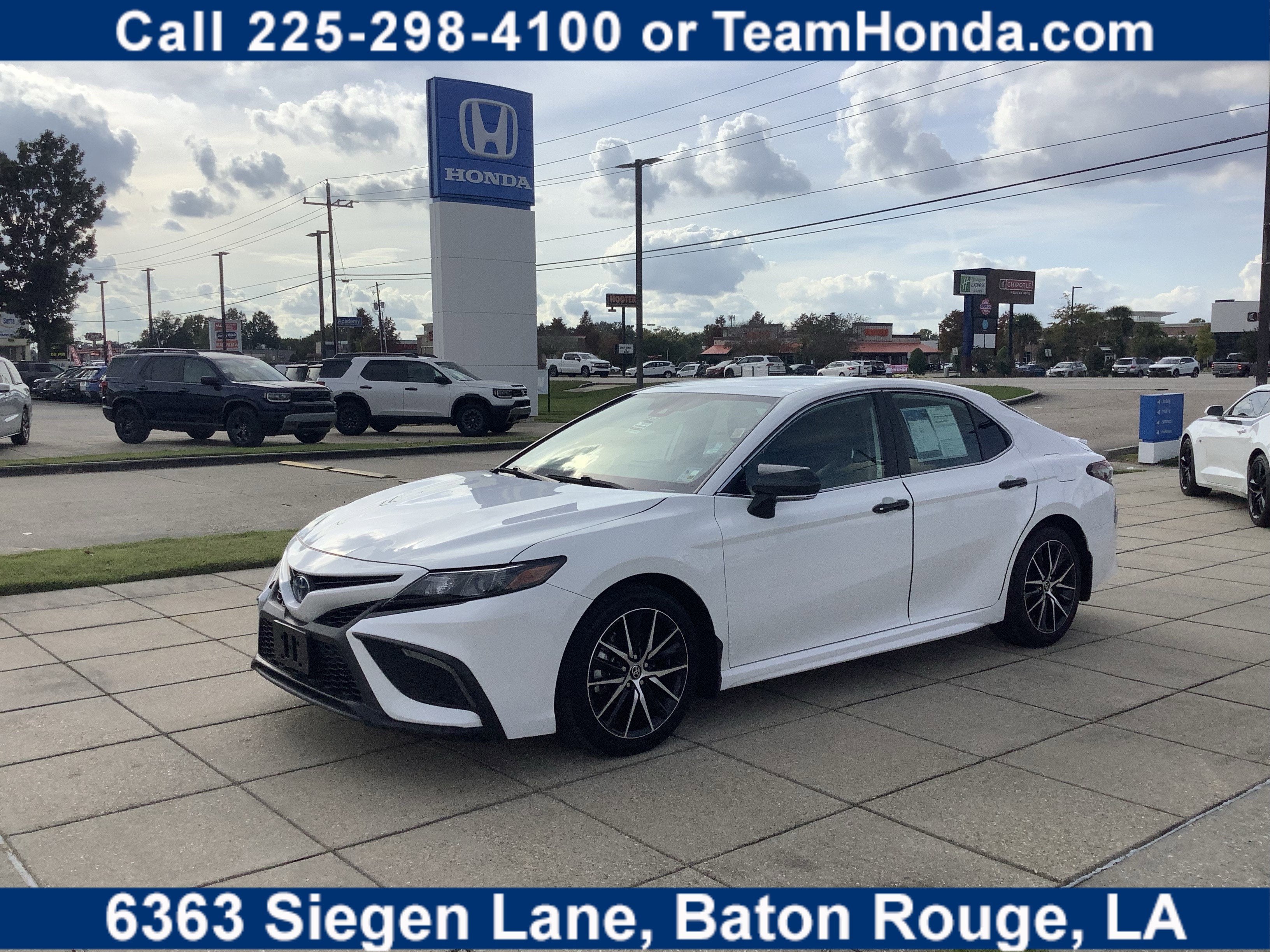 2024 Toyota Camry Hybrid SE