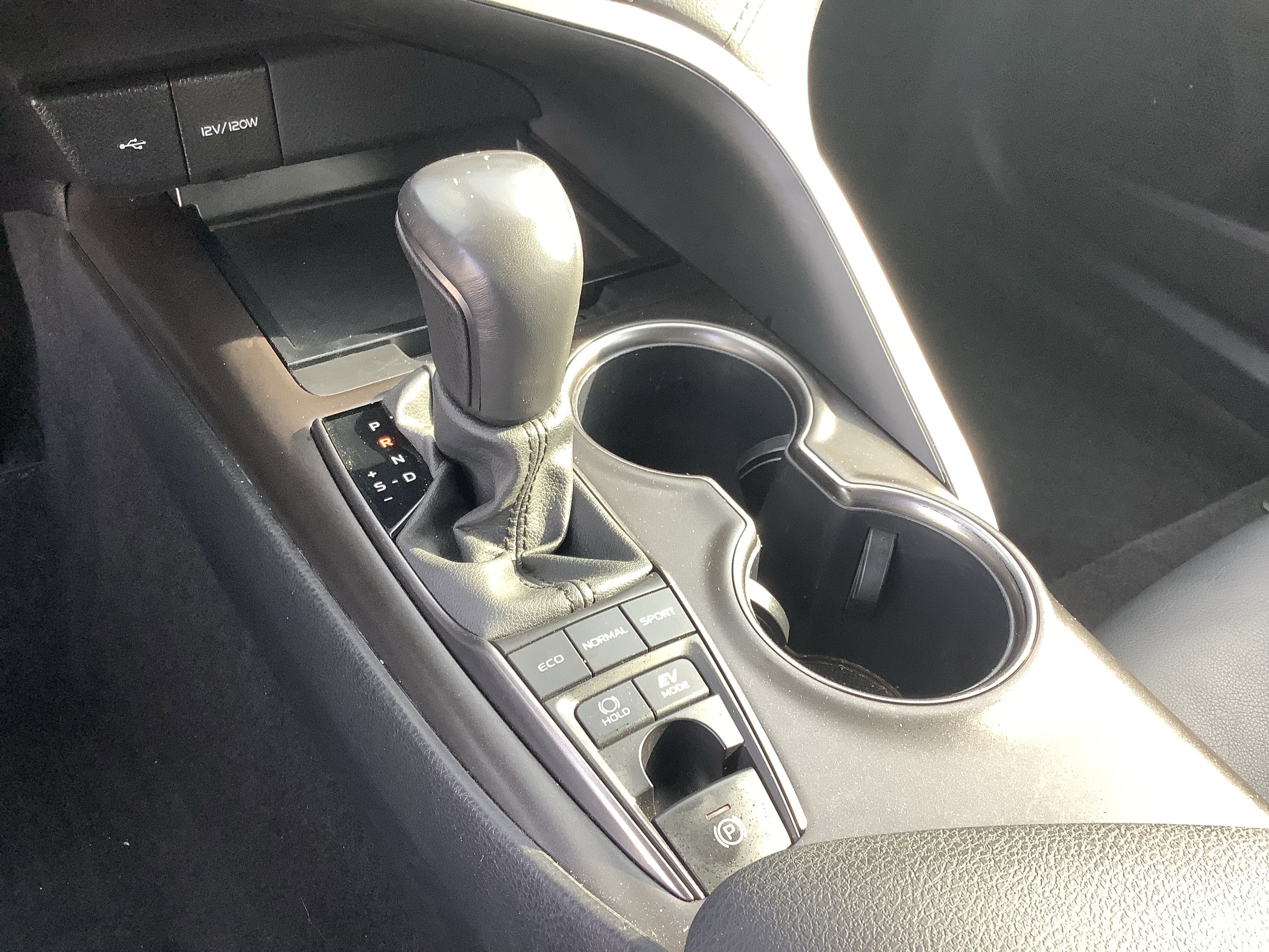 2024 Toyota Camry Hybrid SE