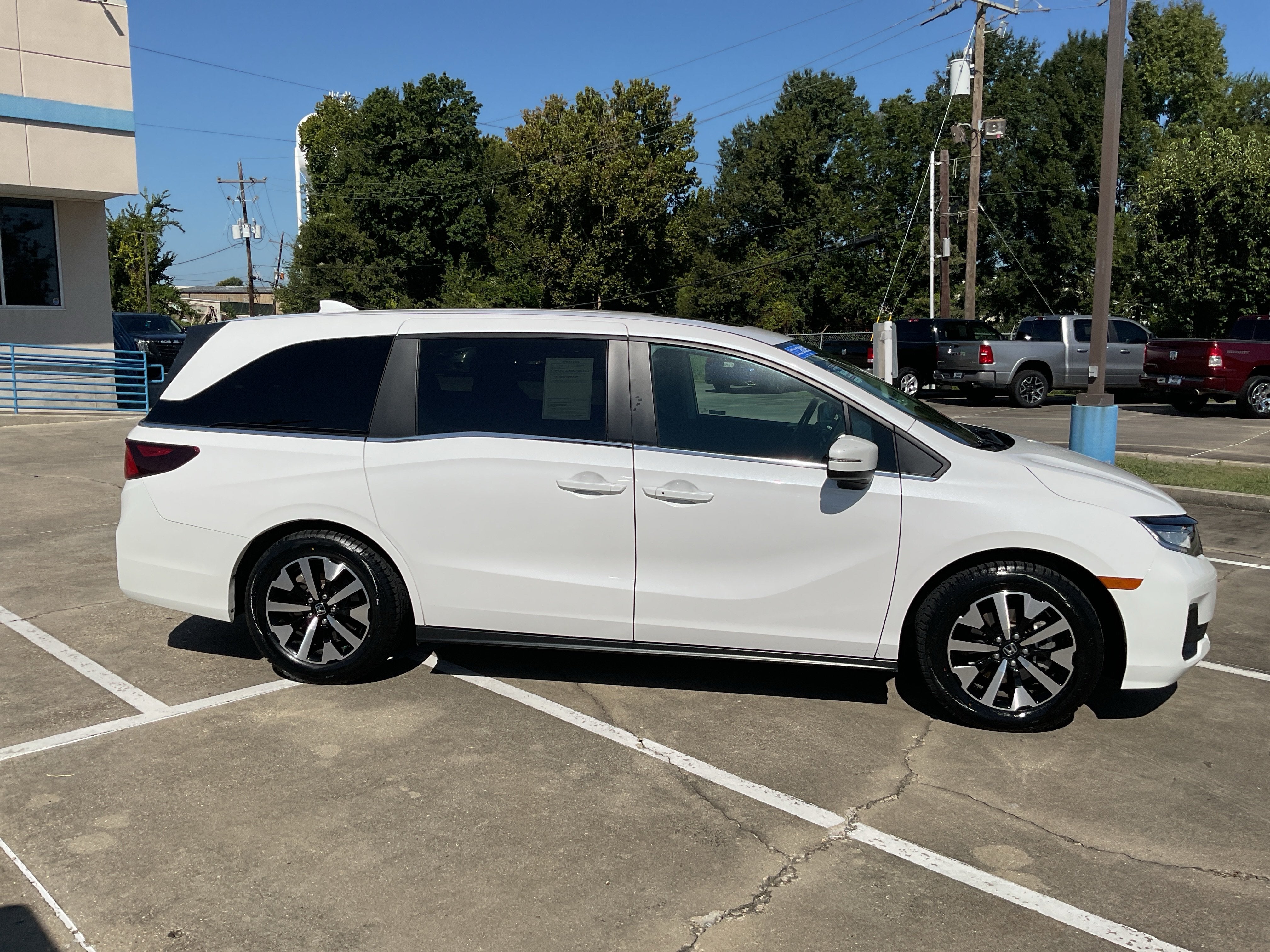 2025 Honda Odyssey EX-L - Photo 7