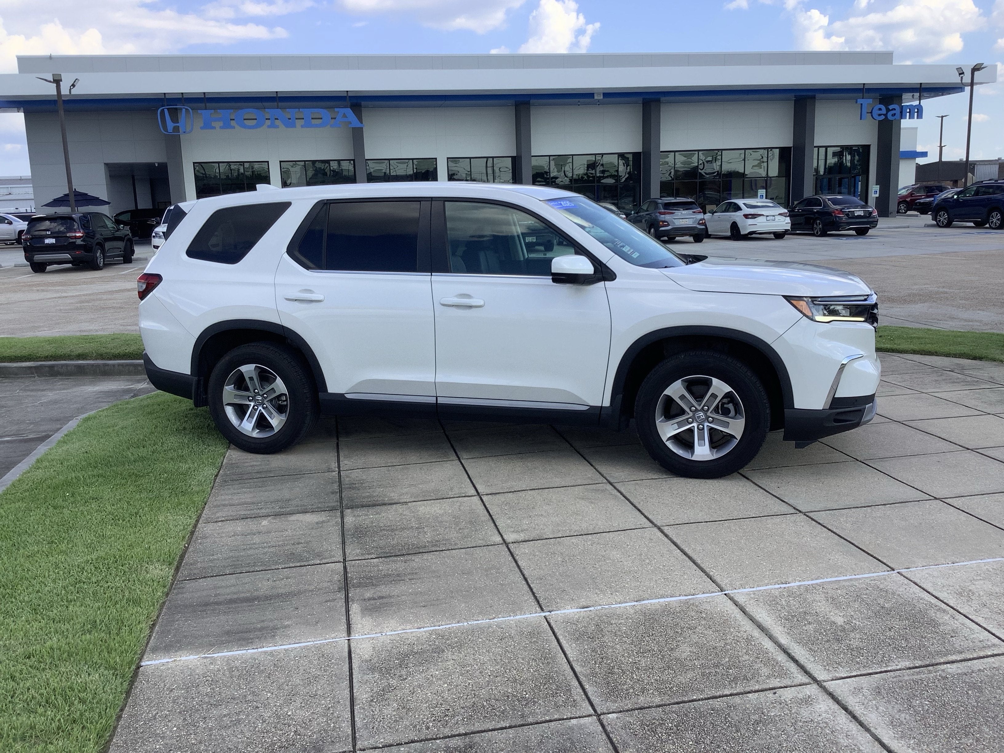 2025 Honda Pilot EX-L - Photo 19