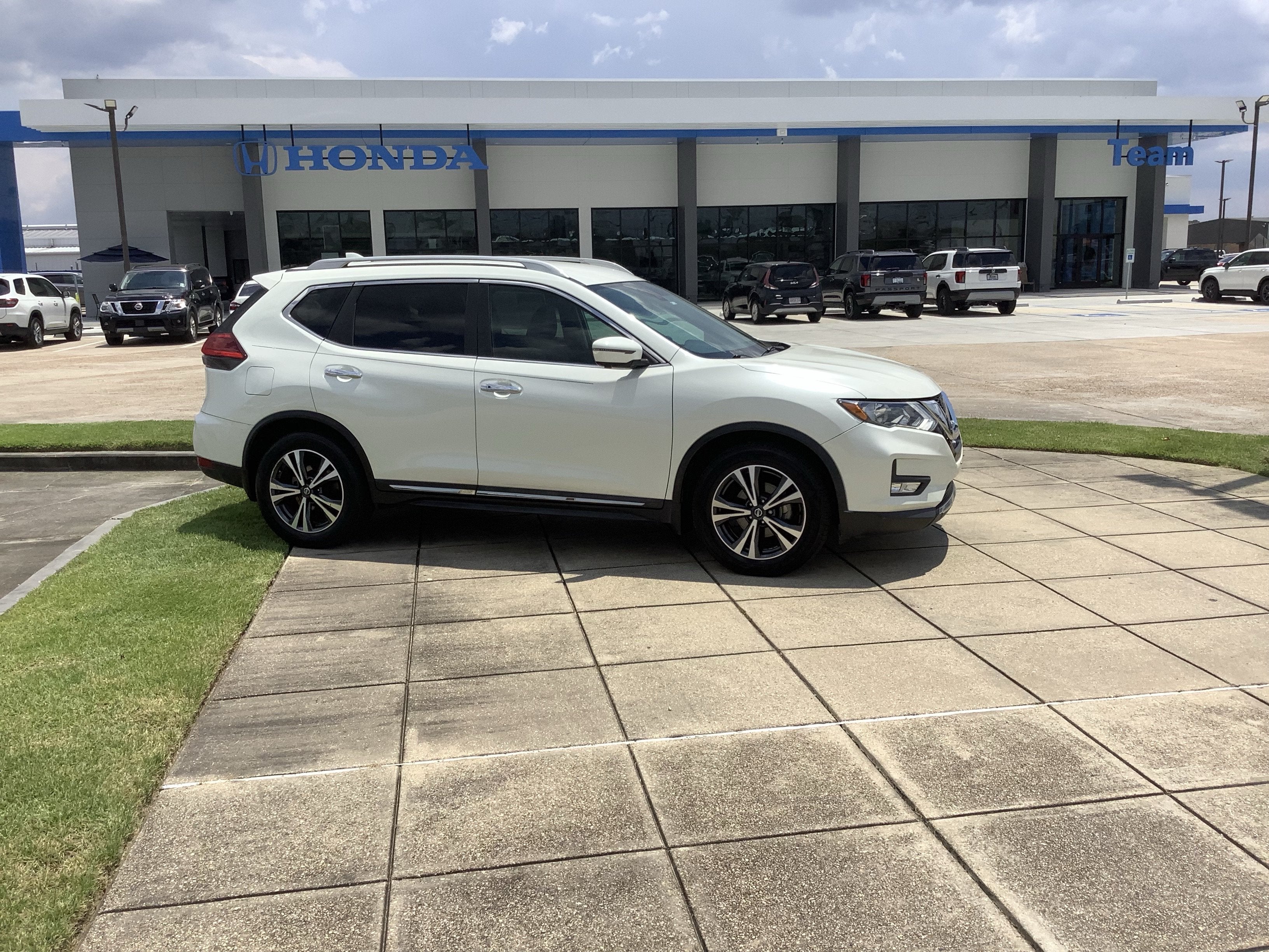 2017 Nissan Rogue SL