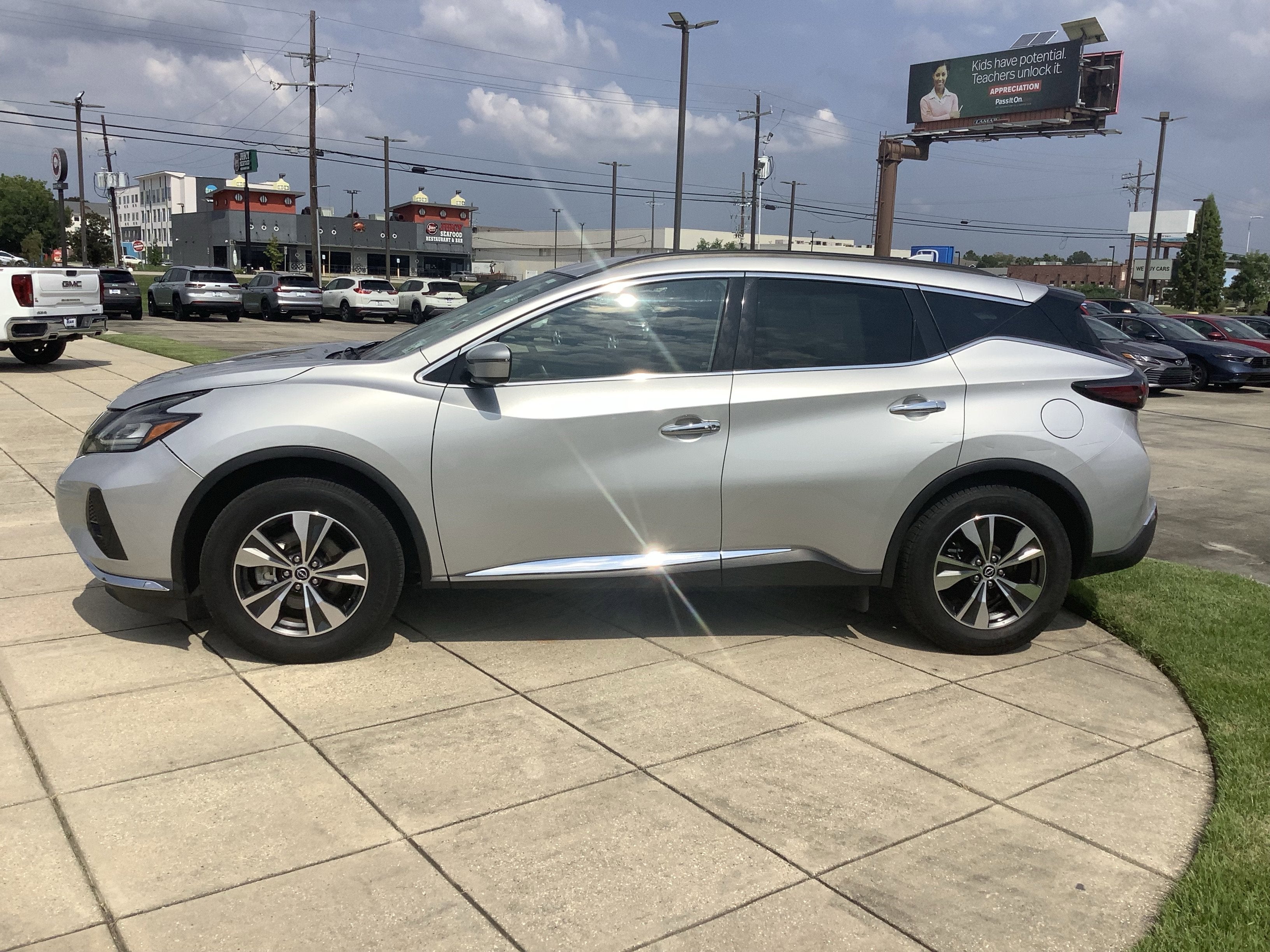 2023 Nissan Murano SV