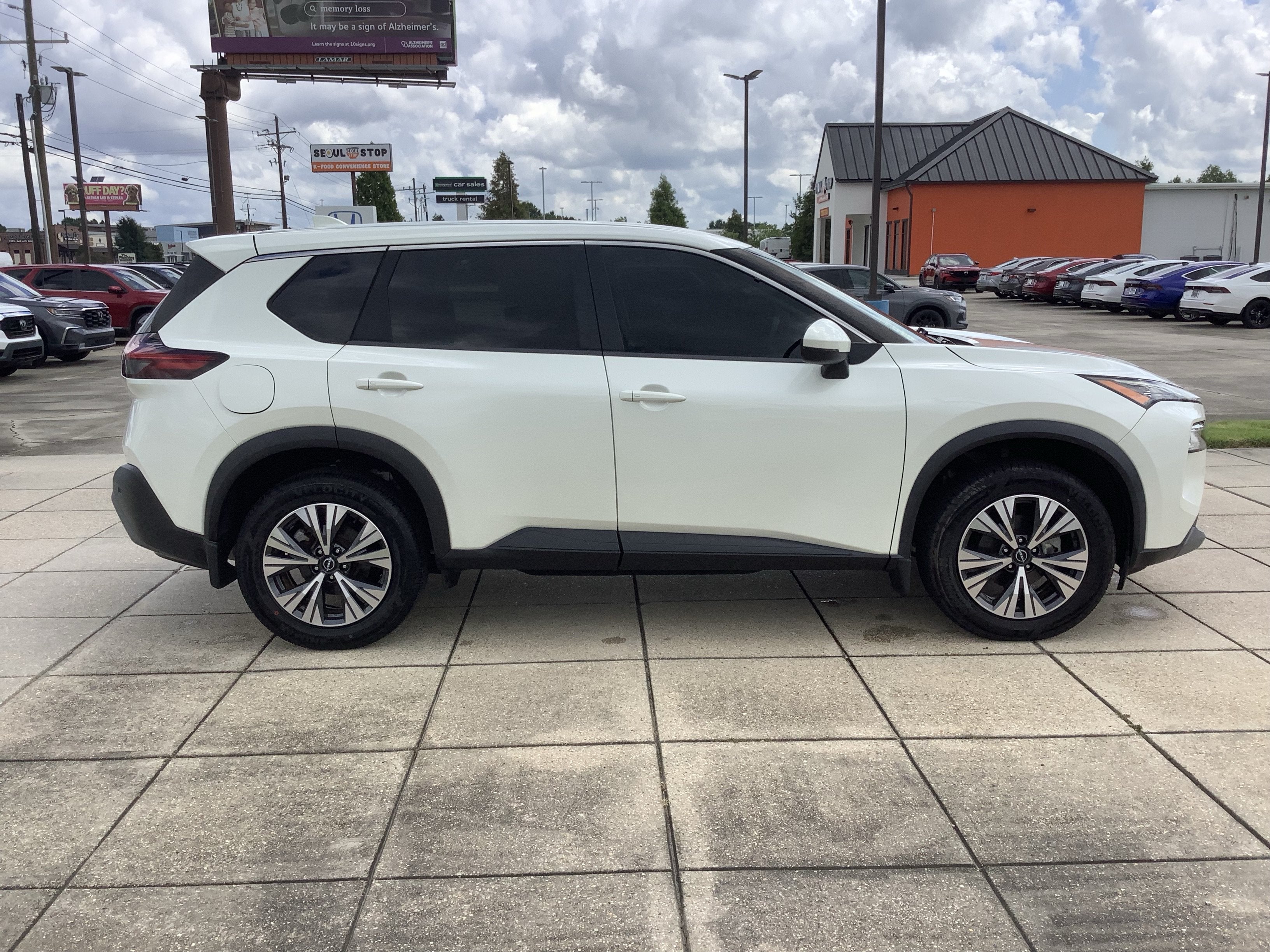2022 Nissan Rogue SV