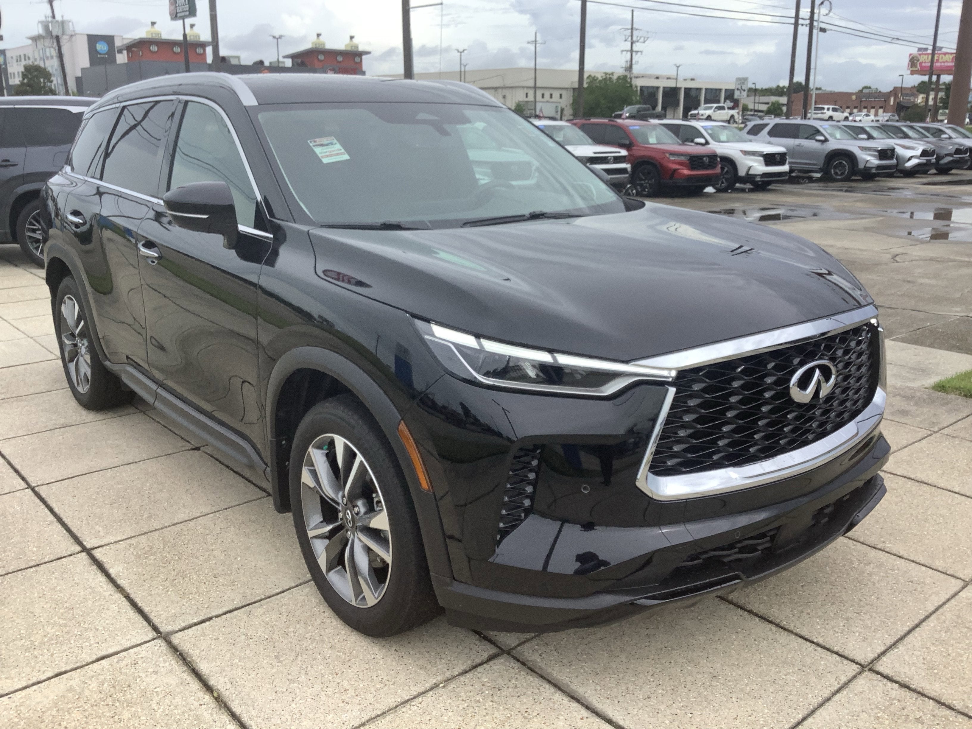 2023 INFINITI QX60 LUXE