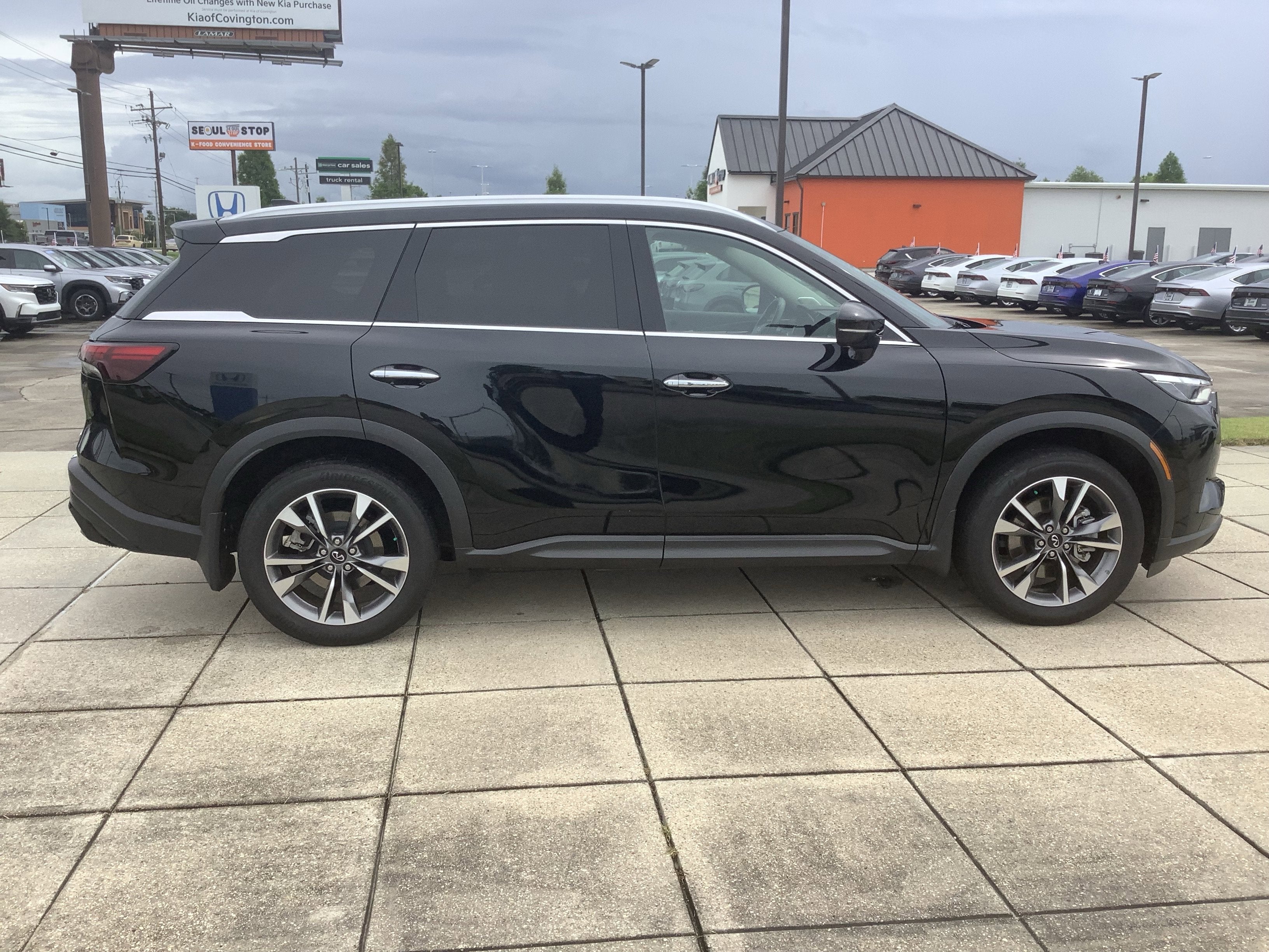 2023 INFINITI QX60 LUXE
