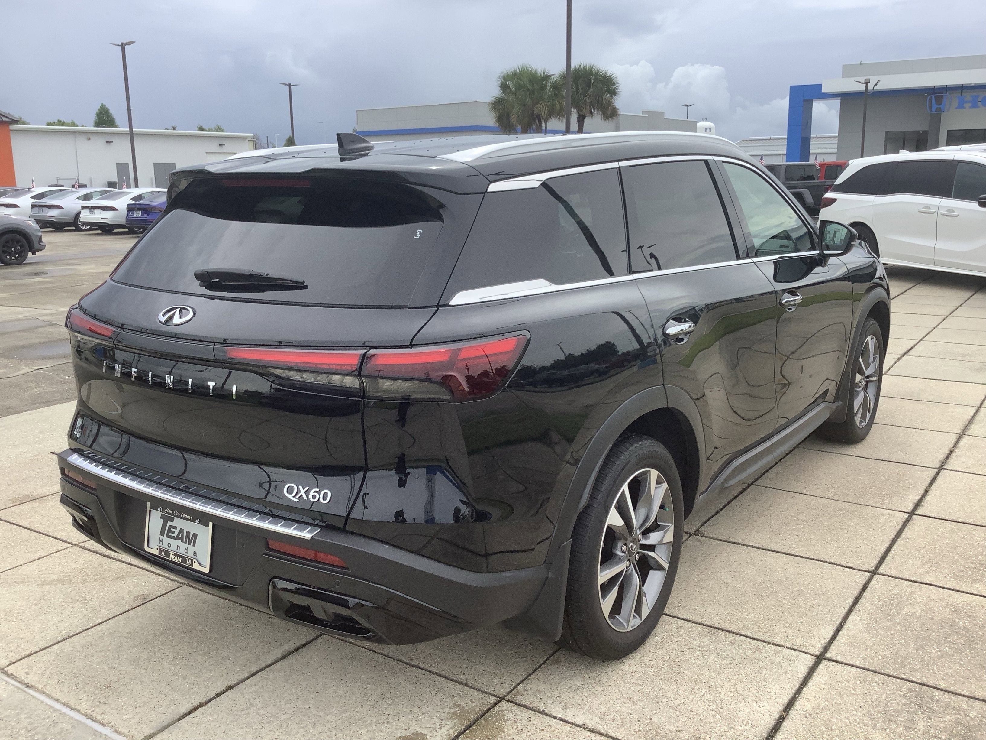 2023 INFINITI QX60 LUXE