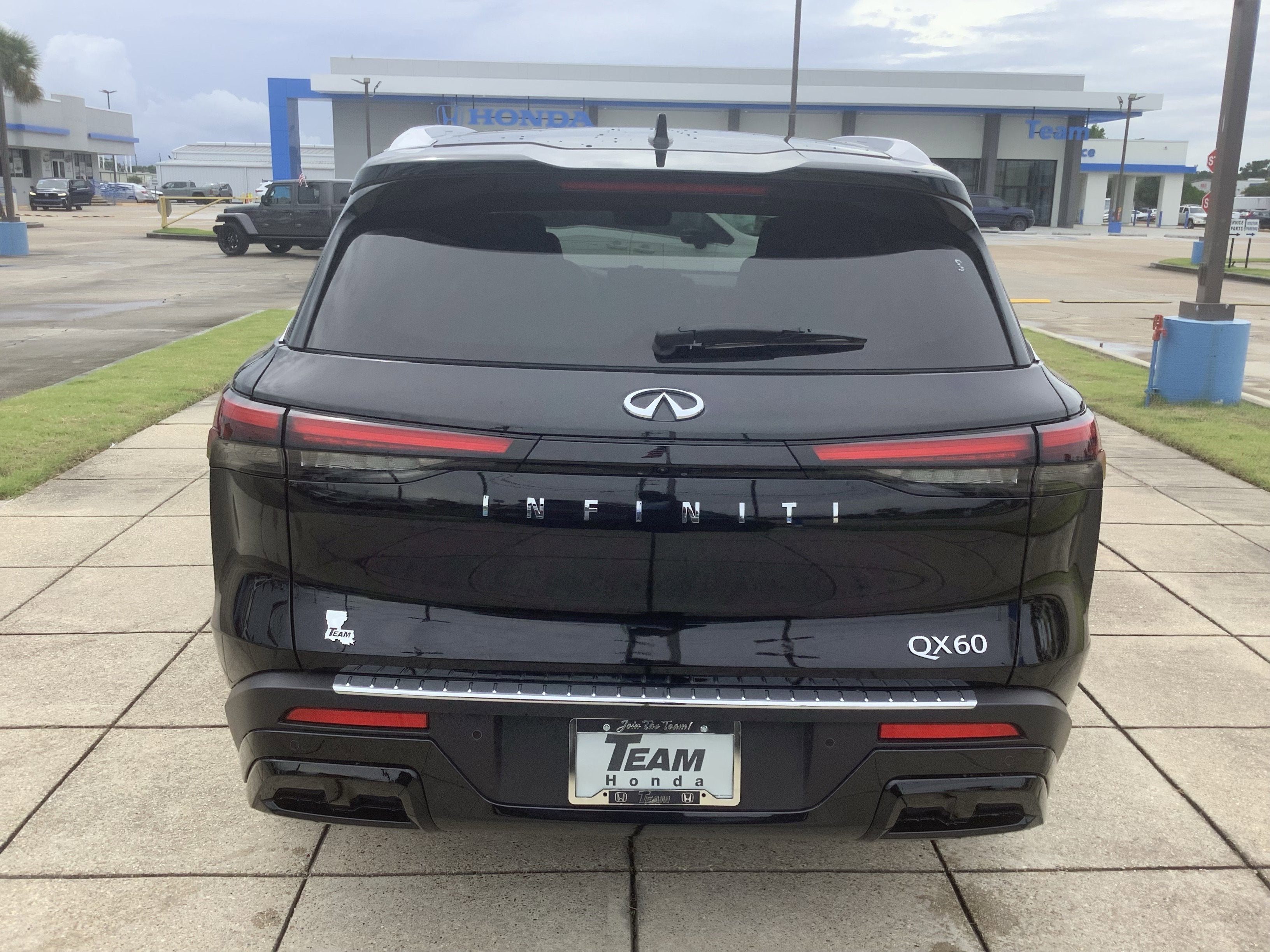 2023 INFINITI QX60 LUXE