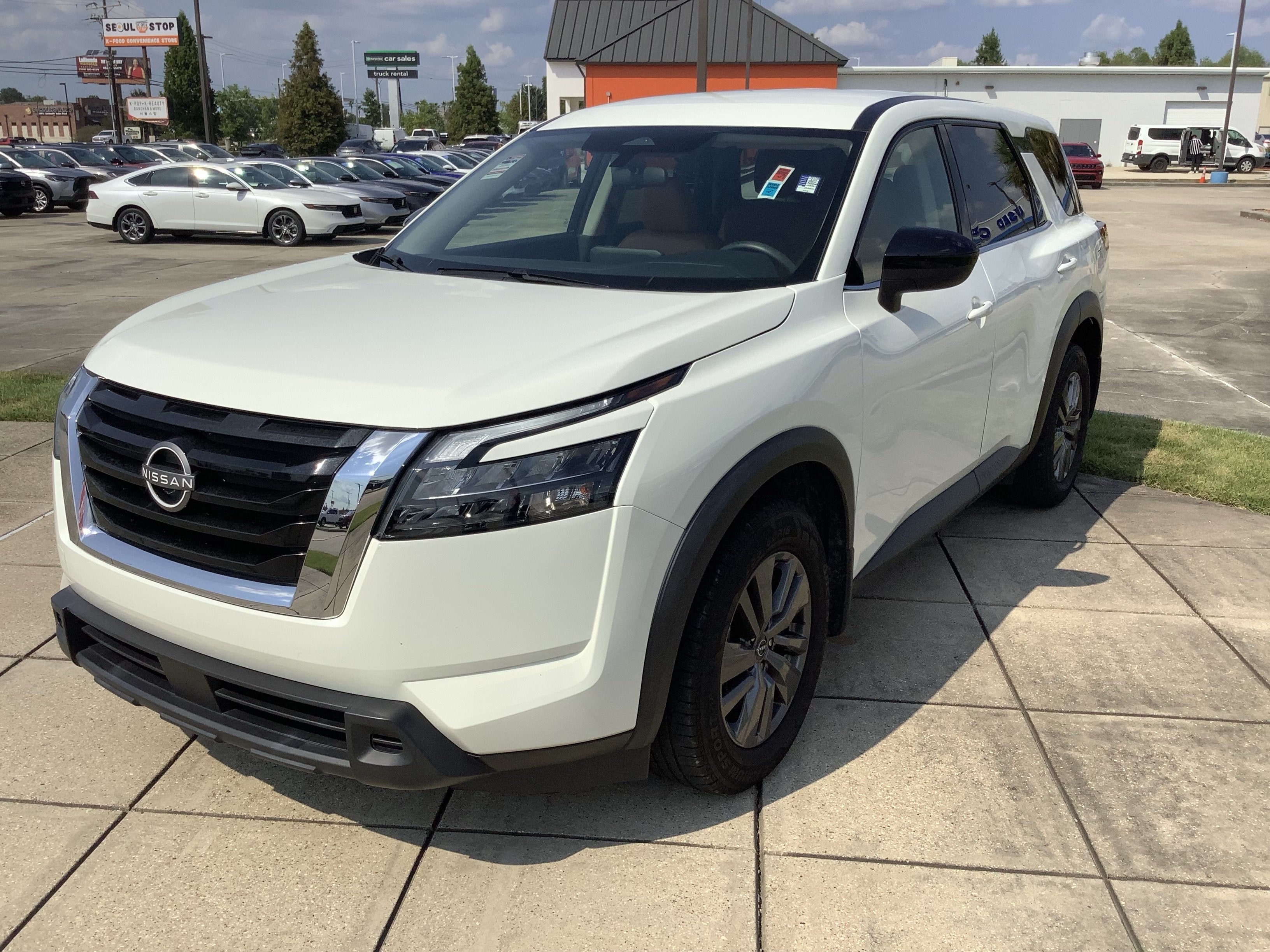 2024 Nissan Pathfinder S