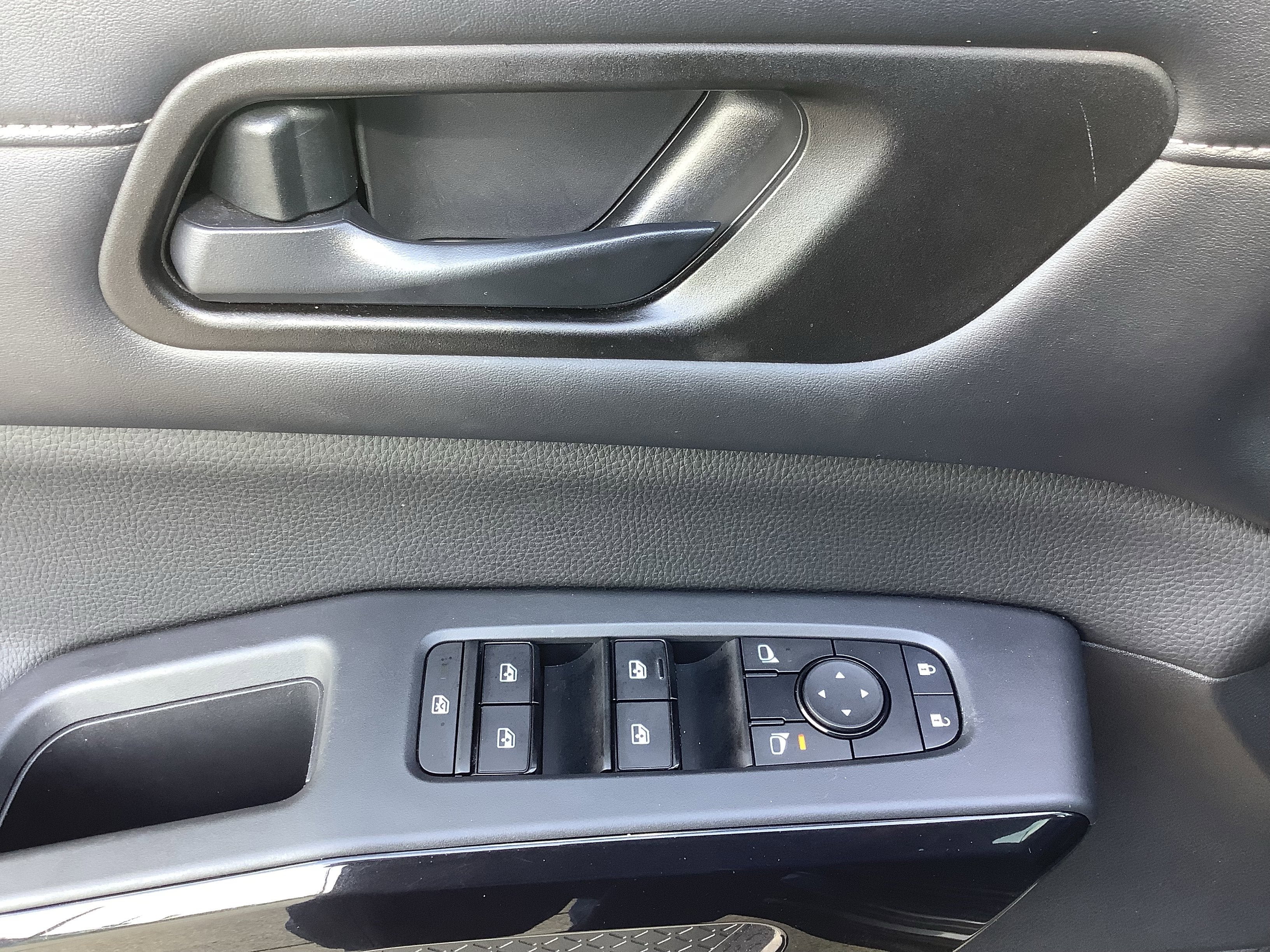 2023 Nissan Pathfinder SV