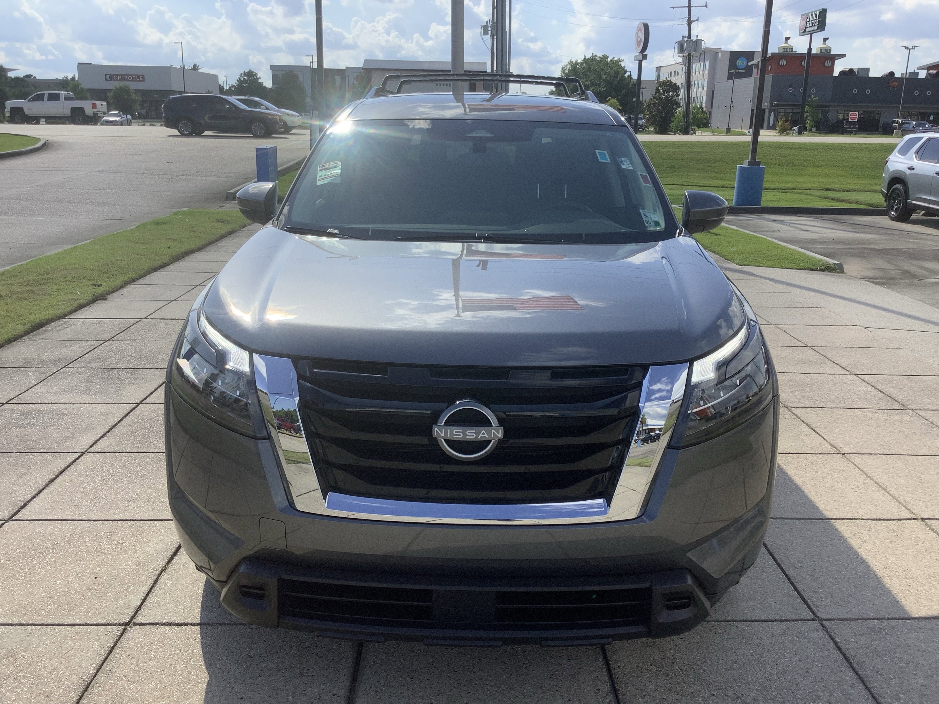 2023 Nissan Pathfinder SV