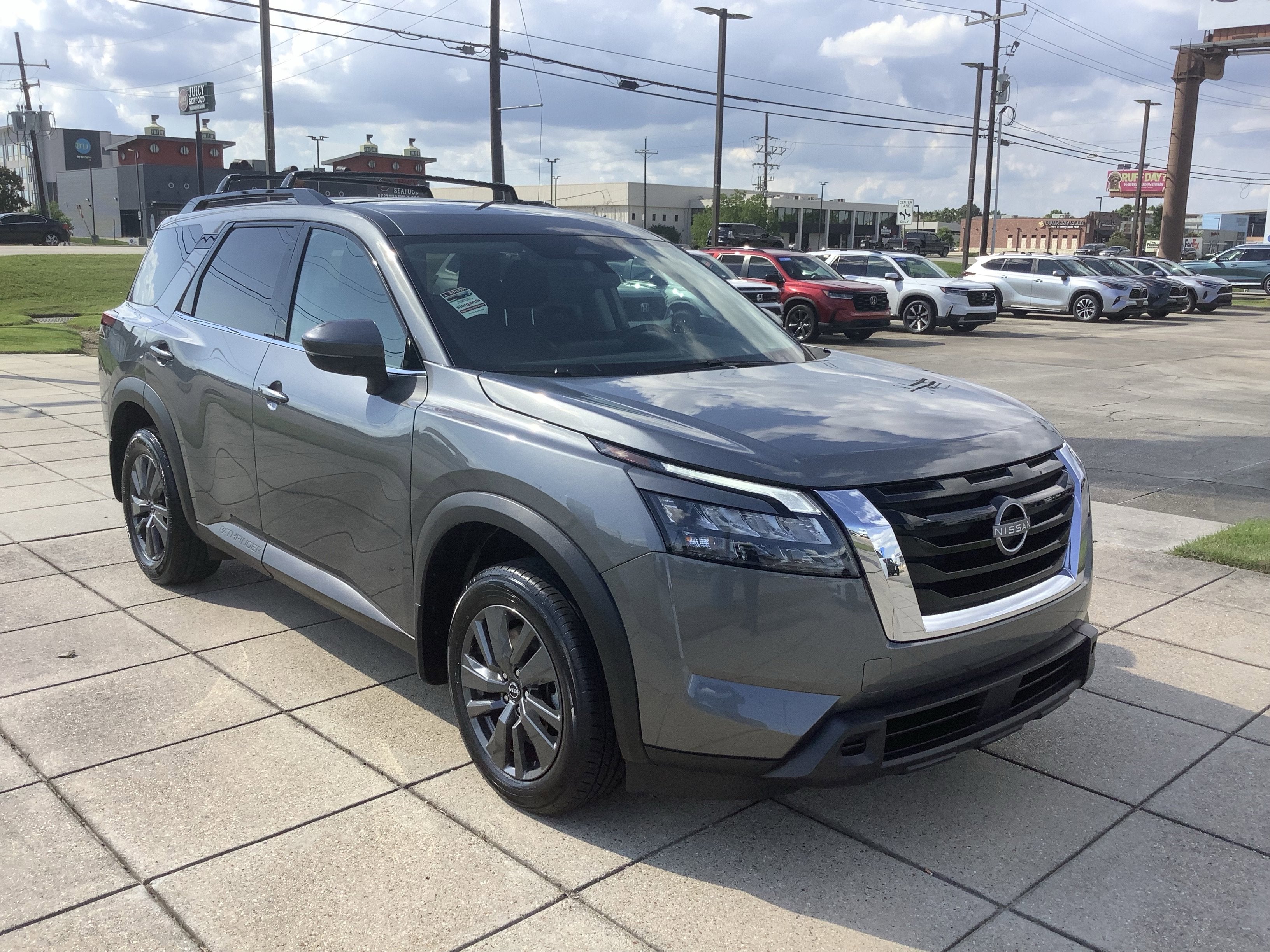 2023 Nissan Pathfinder SV