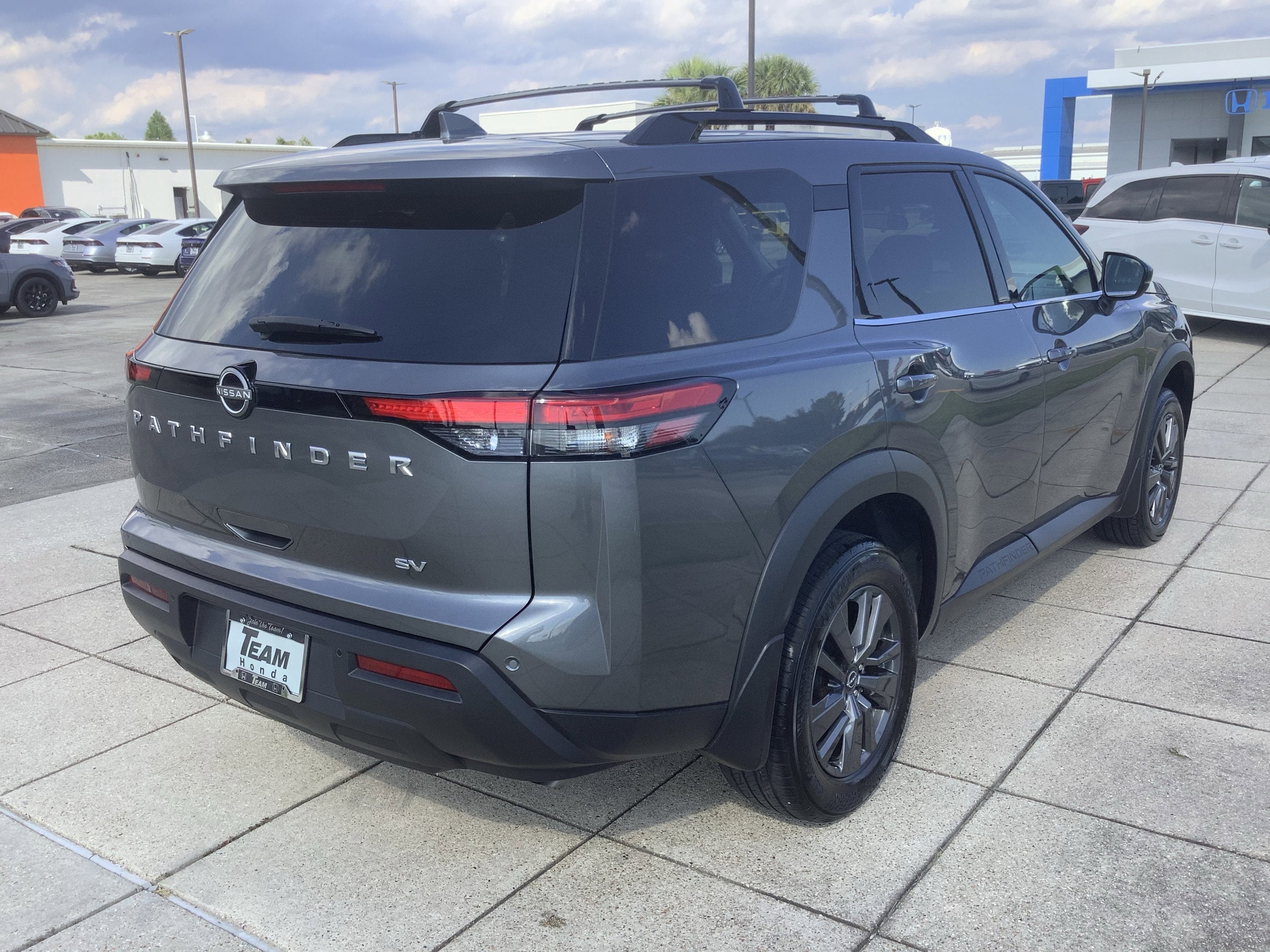 2023 Nissan Pathfinder SV