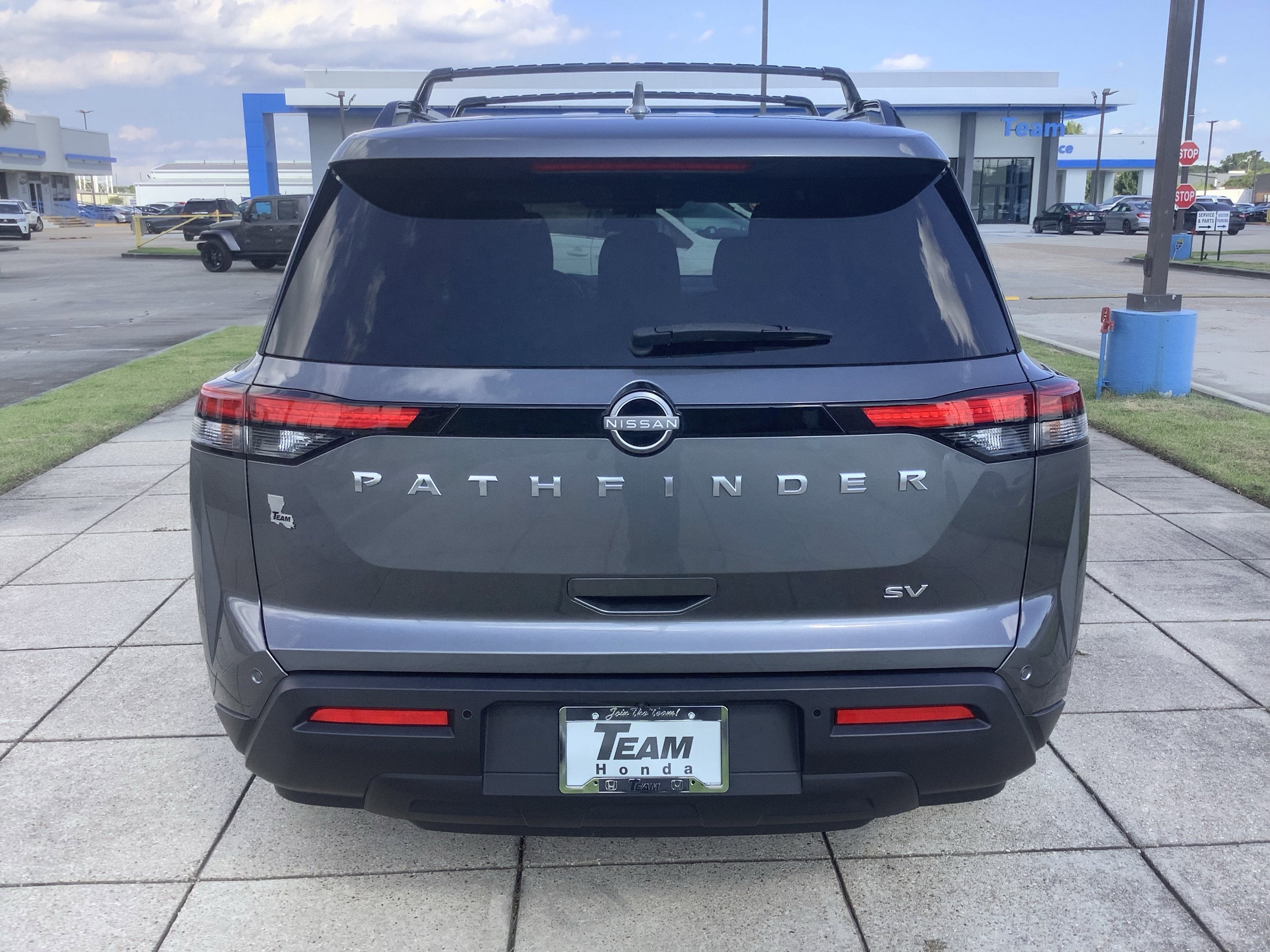 2023 Nissan Pathfinder SV