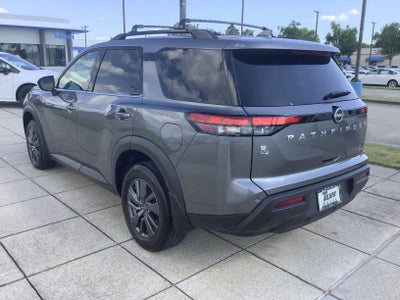 2023 Nissan Pathfinder SV