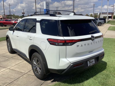 2025 Nissan Pathfinder SV