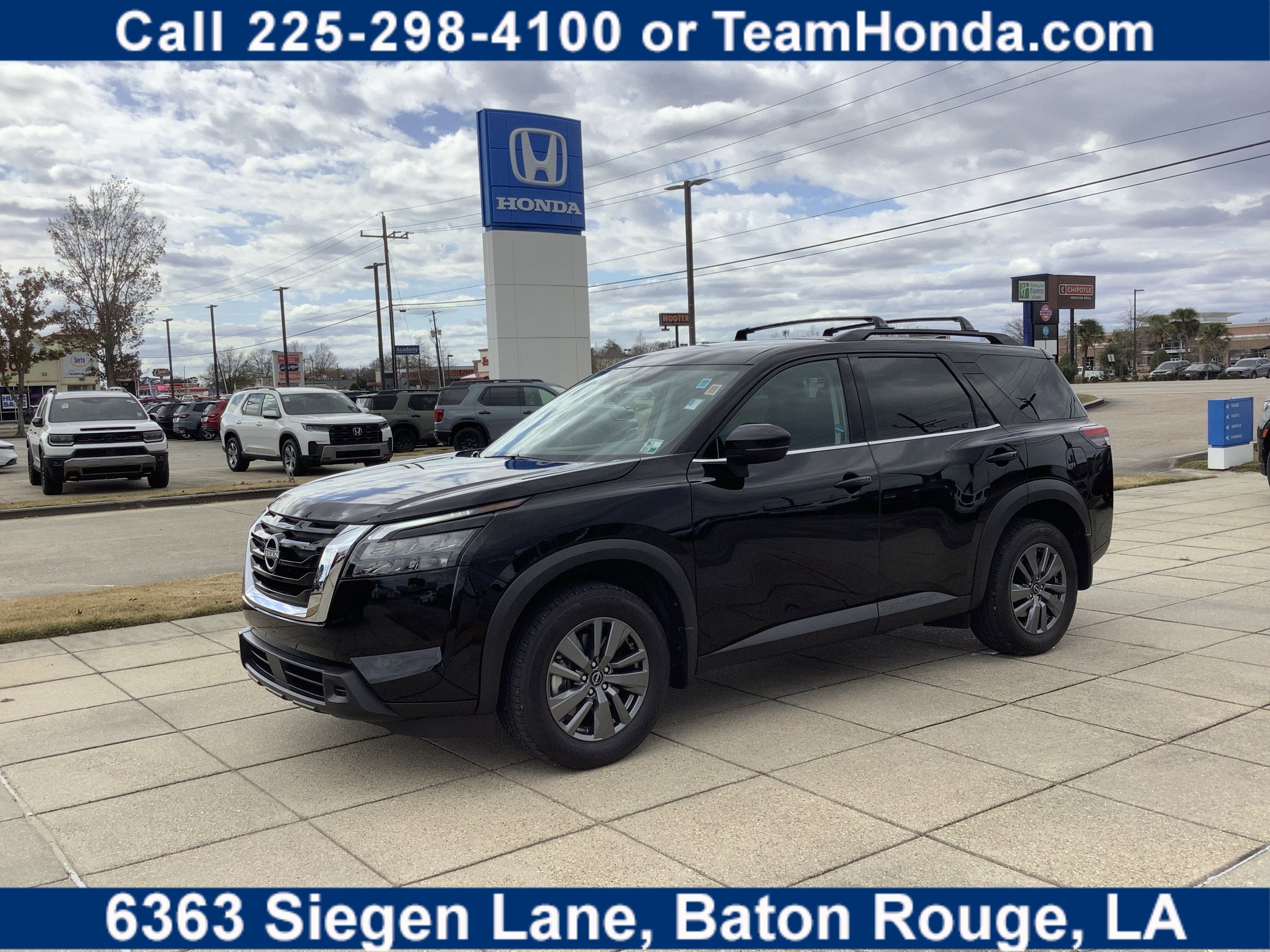 2025 Nissan Pathfinder SV