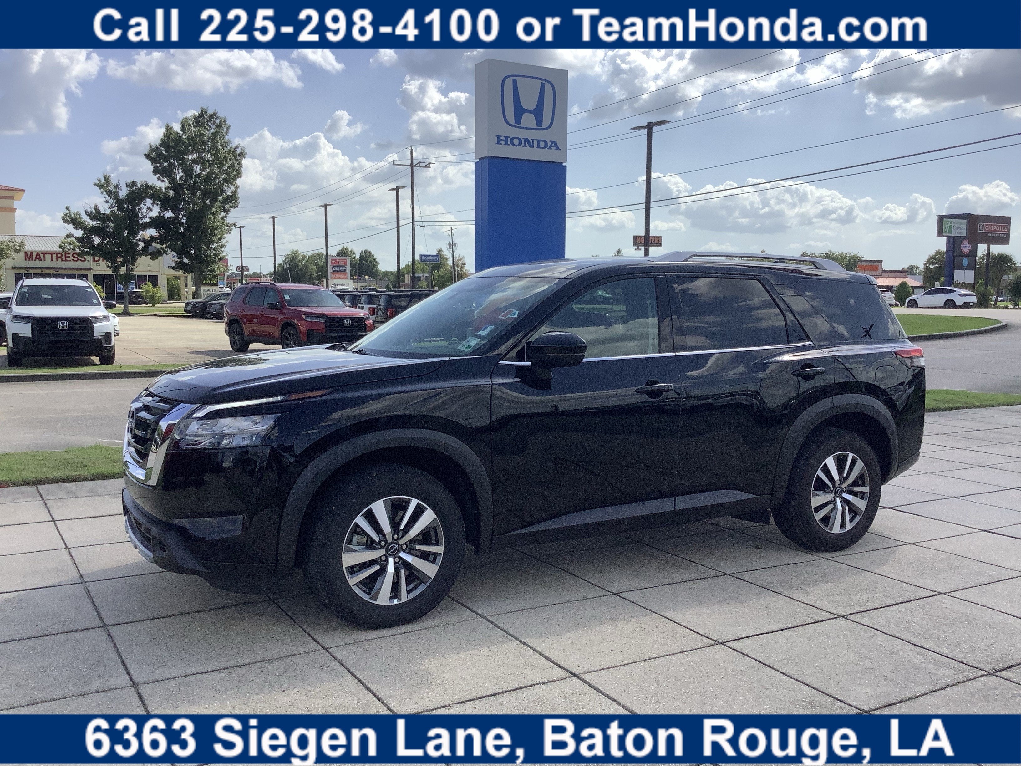 2025 Nissan Pathfinder SL