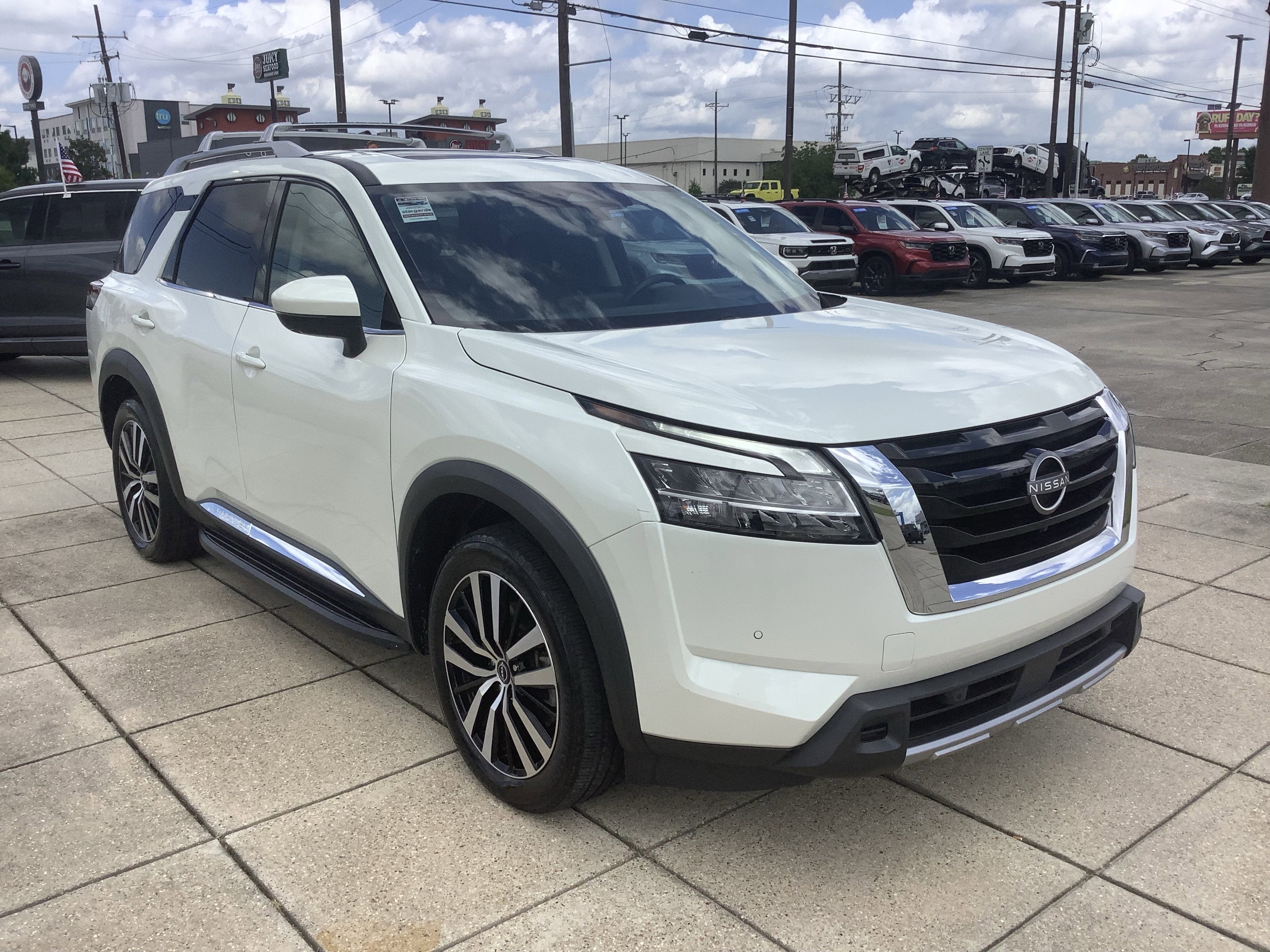 2023 Nissan Pathfinder Platinum