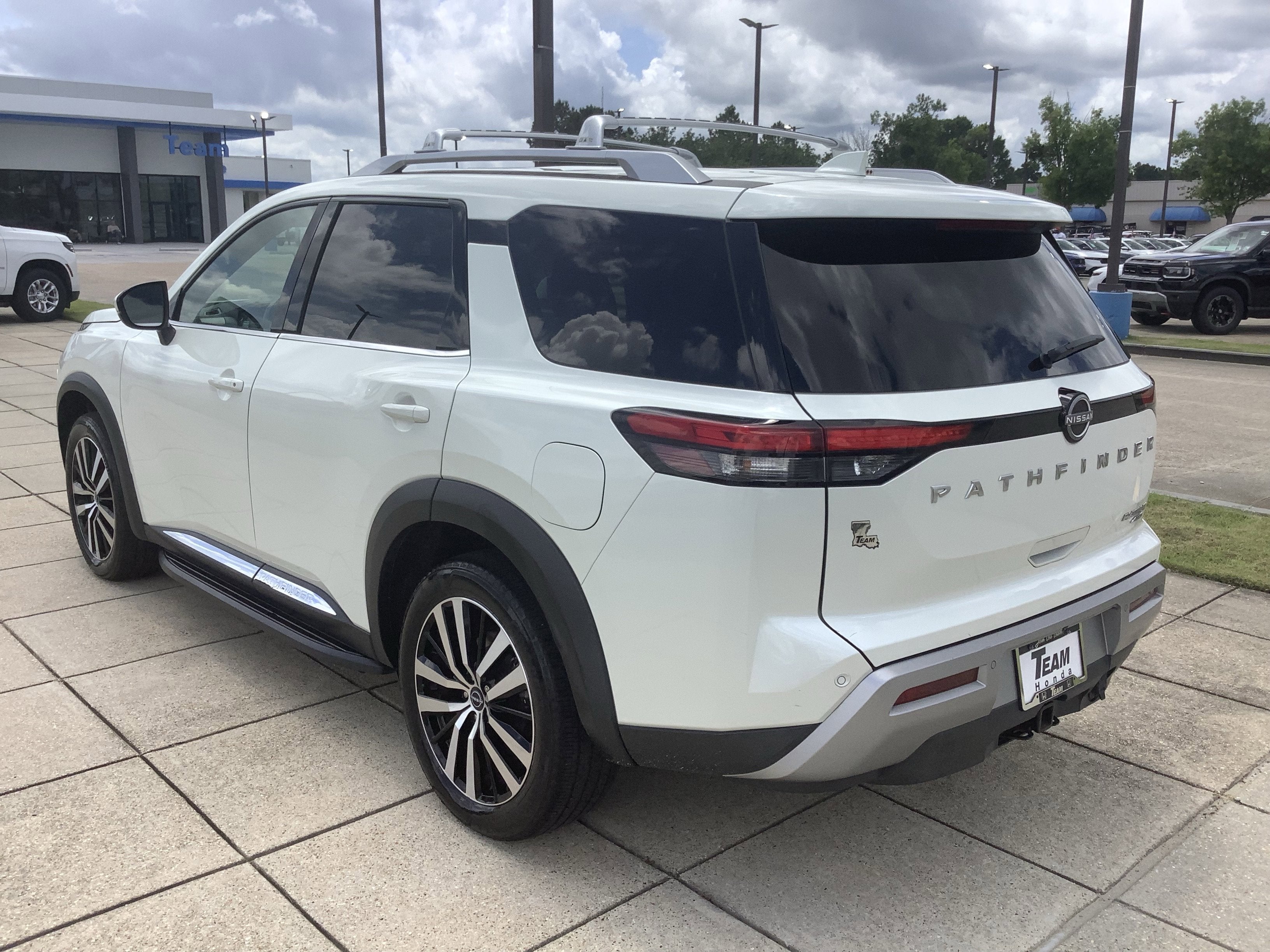 2023 Nissan Pathfinder Platinum