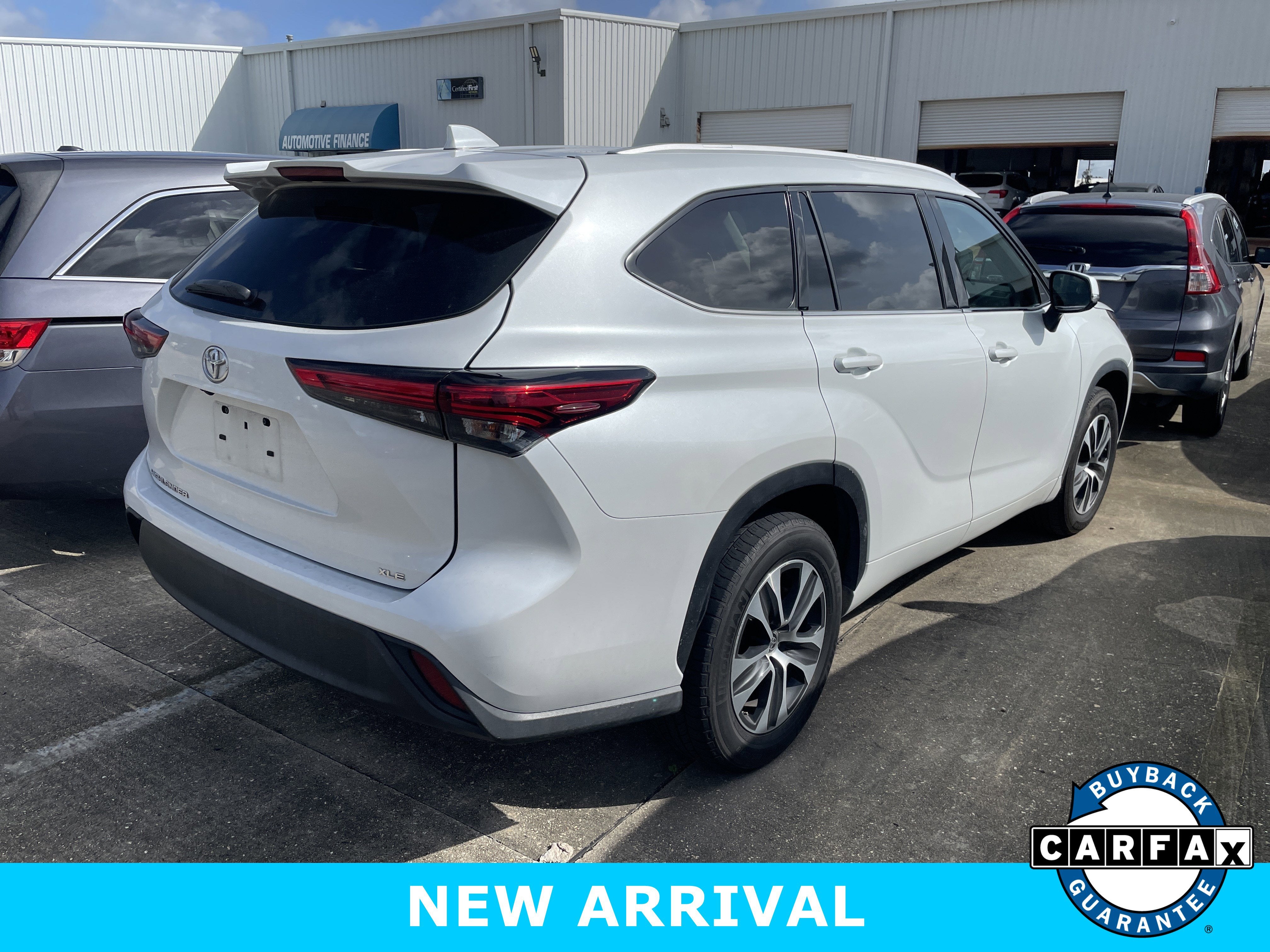 2022 Toyota Highlander XLE 4x2 V6's photo