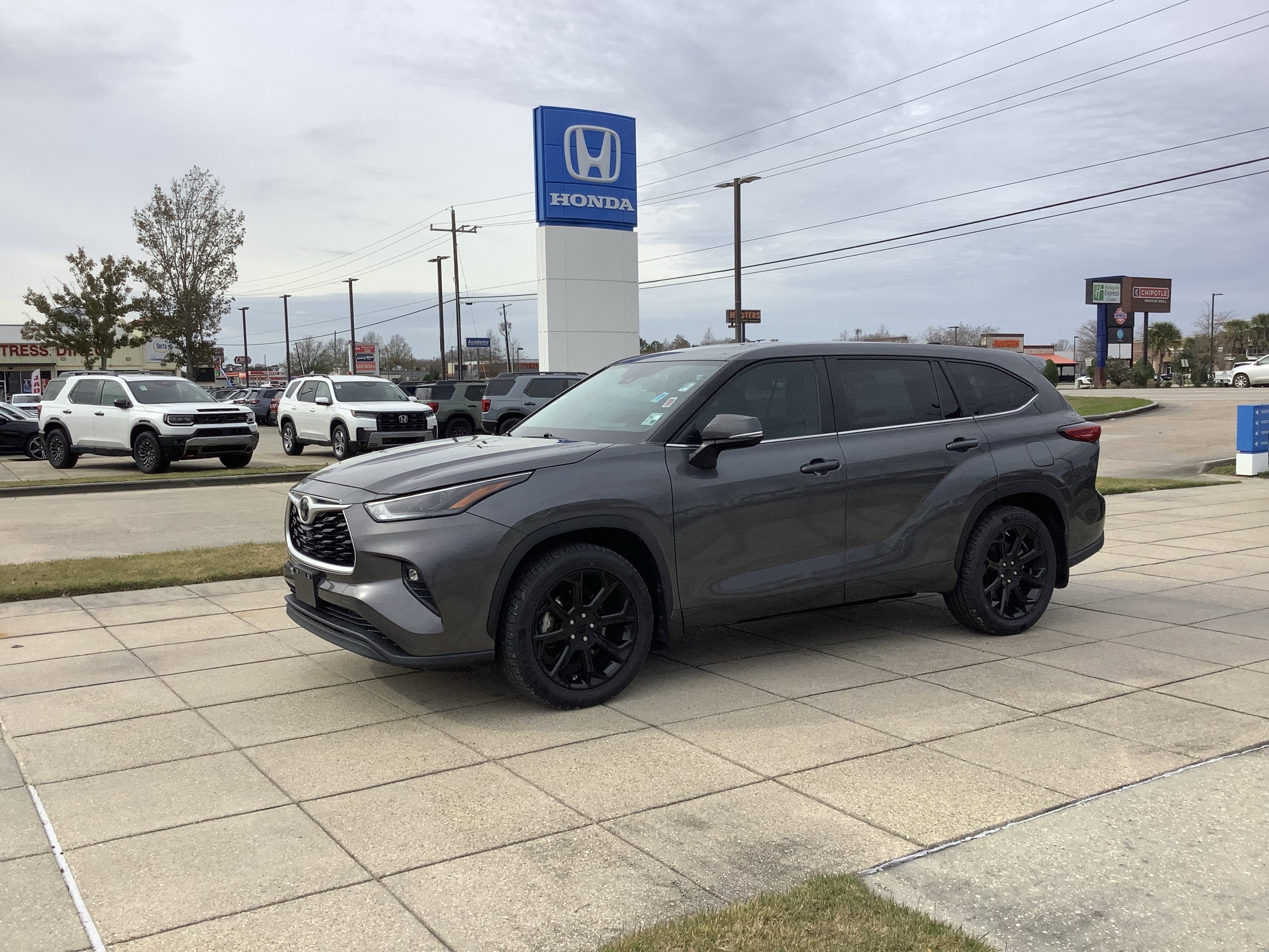 2023 Toyota Highlander LE