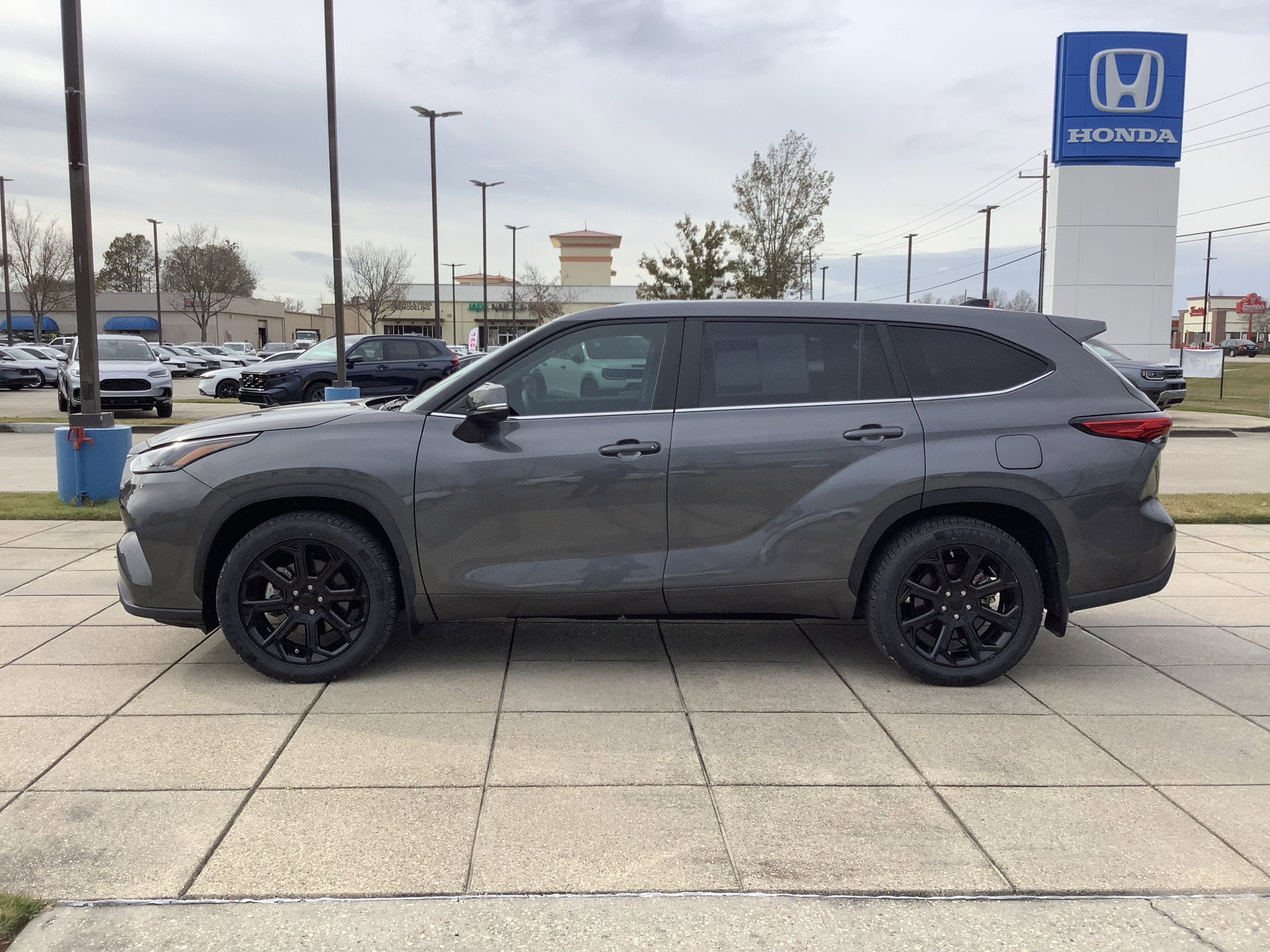 2023 Toyota Highlander LE