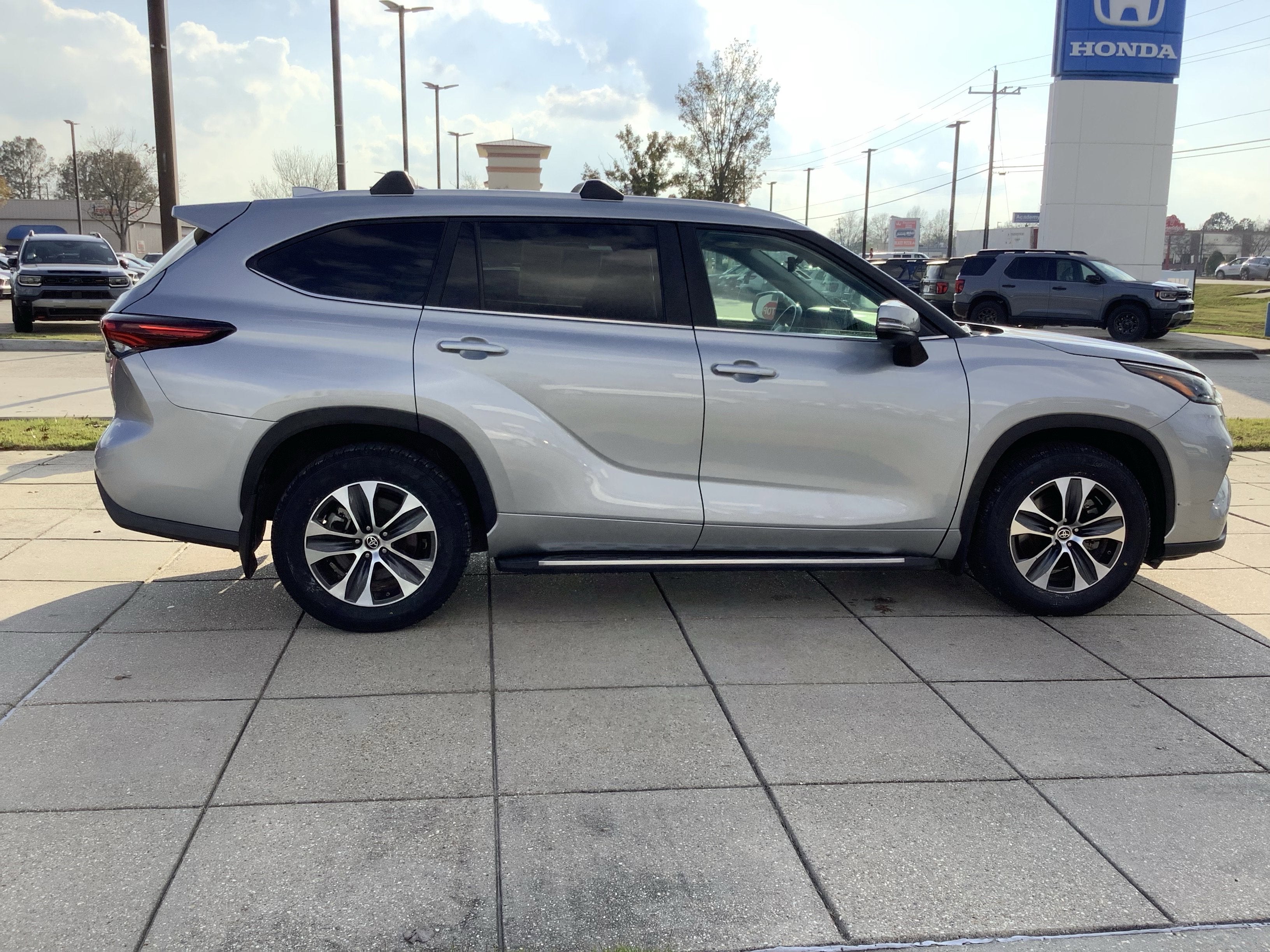 2024 Toyota Highlander XLE