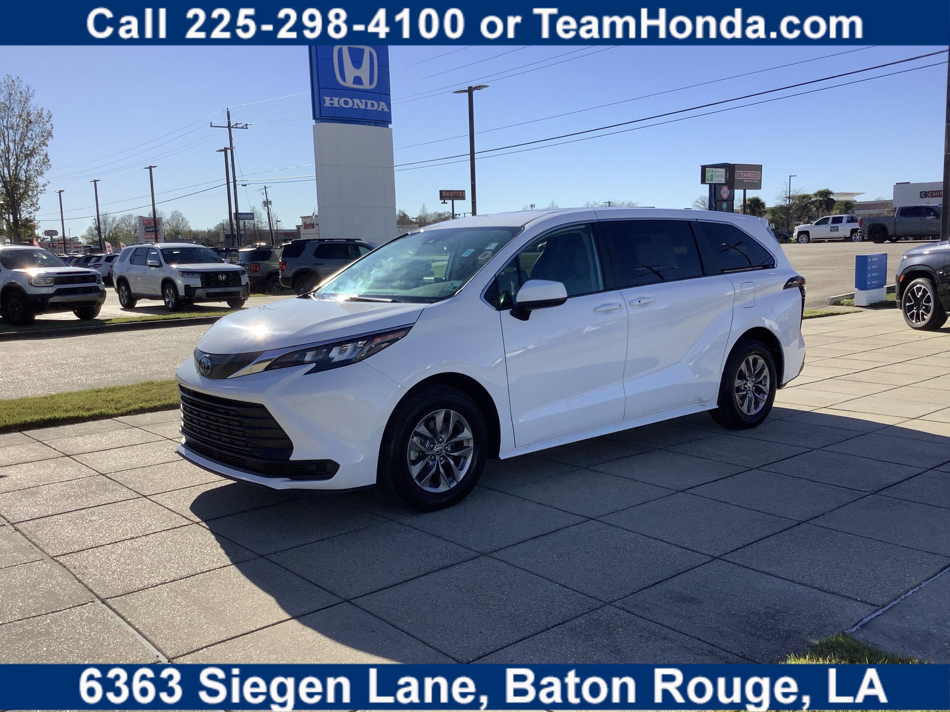 2024 Toyota Sienna LE