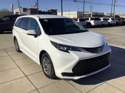 2024 Toyota Sienna LE