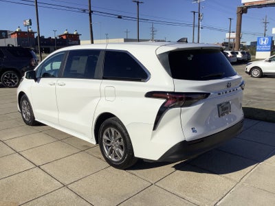 2024 Toyota Sienna LE