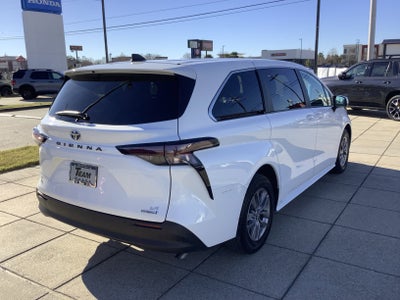 2024 Toyota Sienna LE