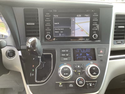 2018 Toyota Sienna XLE Auto Access Seat