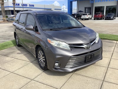 2018 Toyota Sienna XLE Auto Access Seat