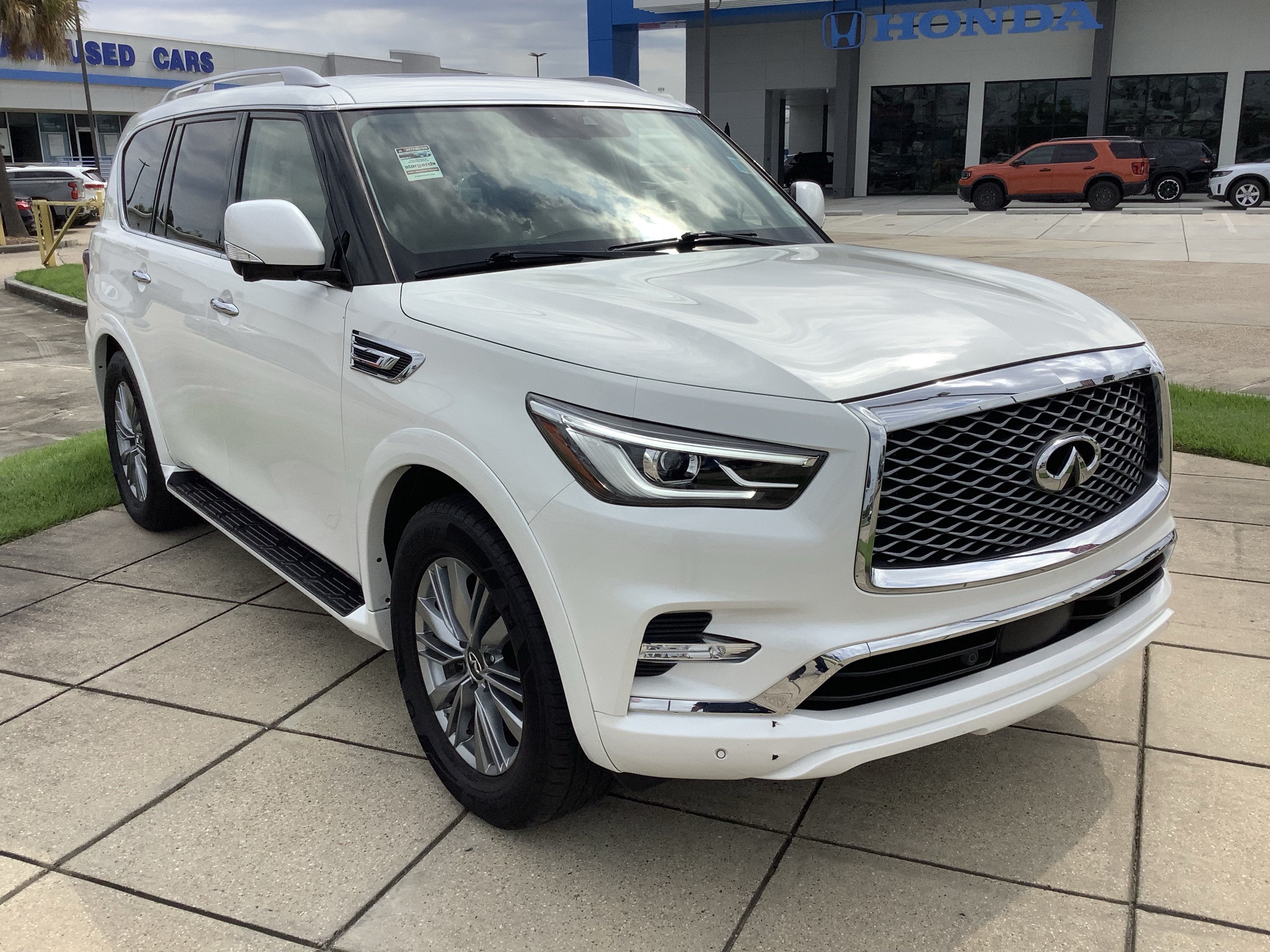 2021 INFINITI QX80 LUXE