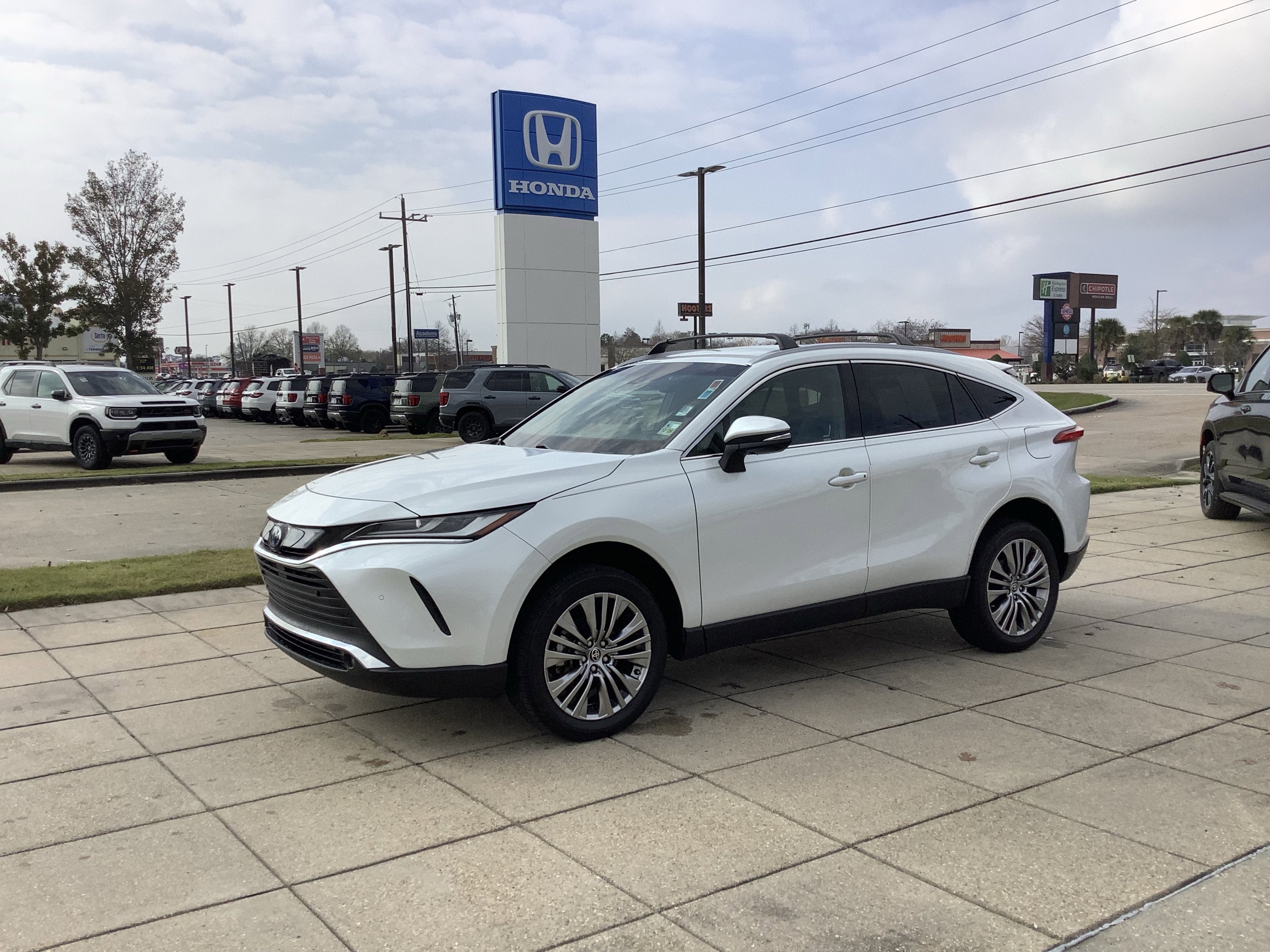 2024 Toyota Venza LE