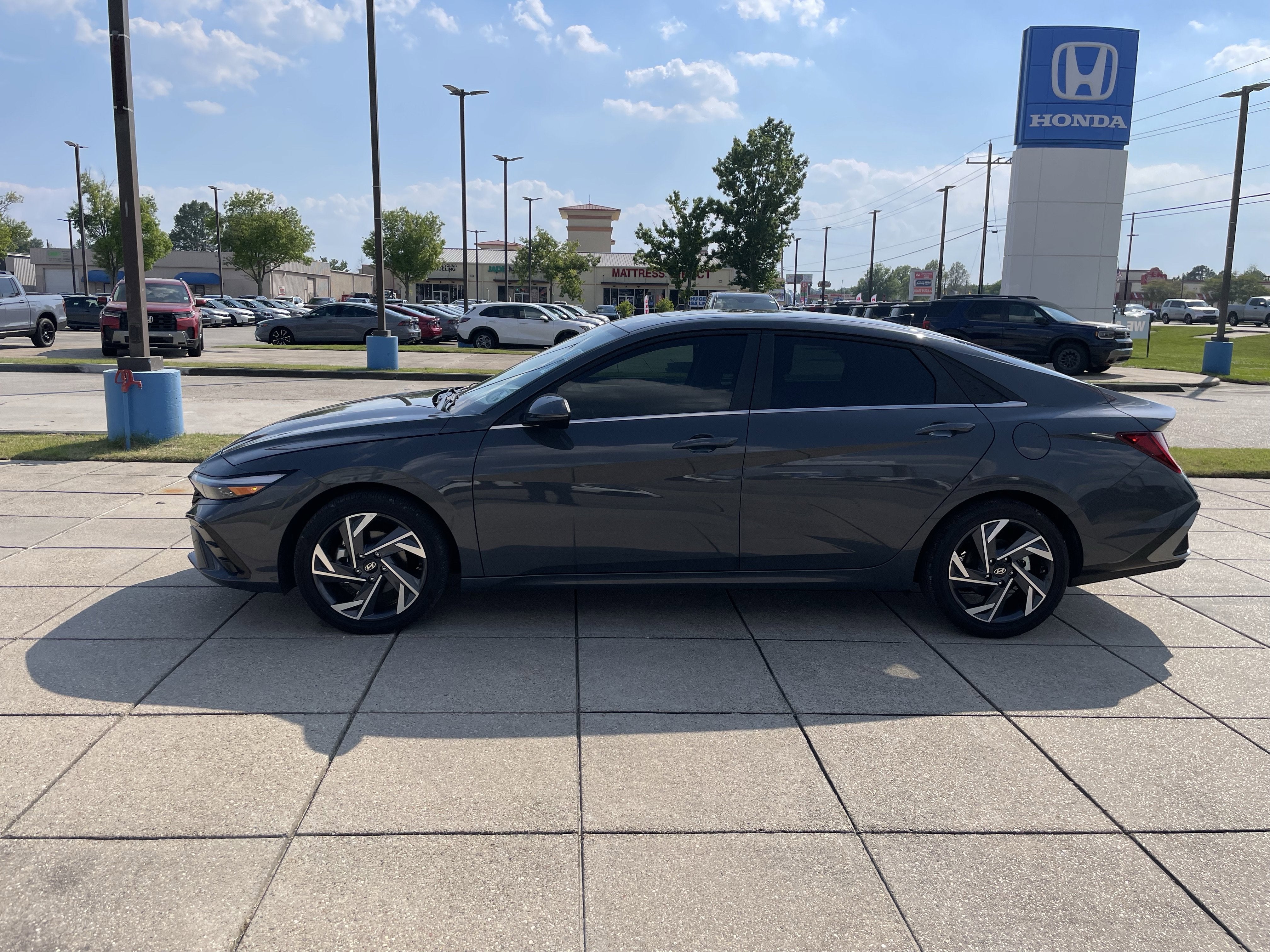 2025 Hyundai Elantra Hybrid Limited