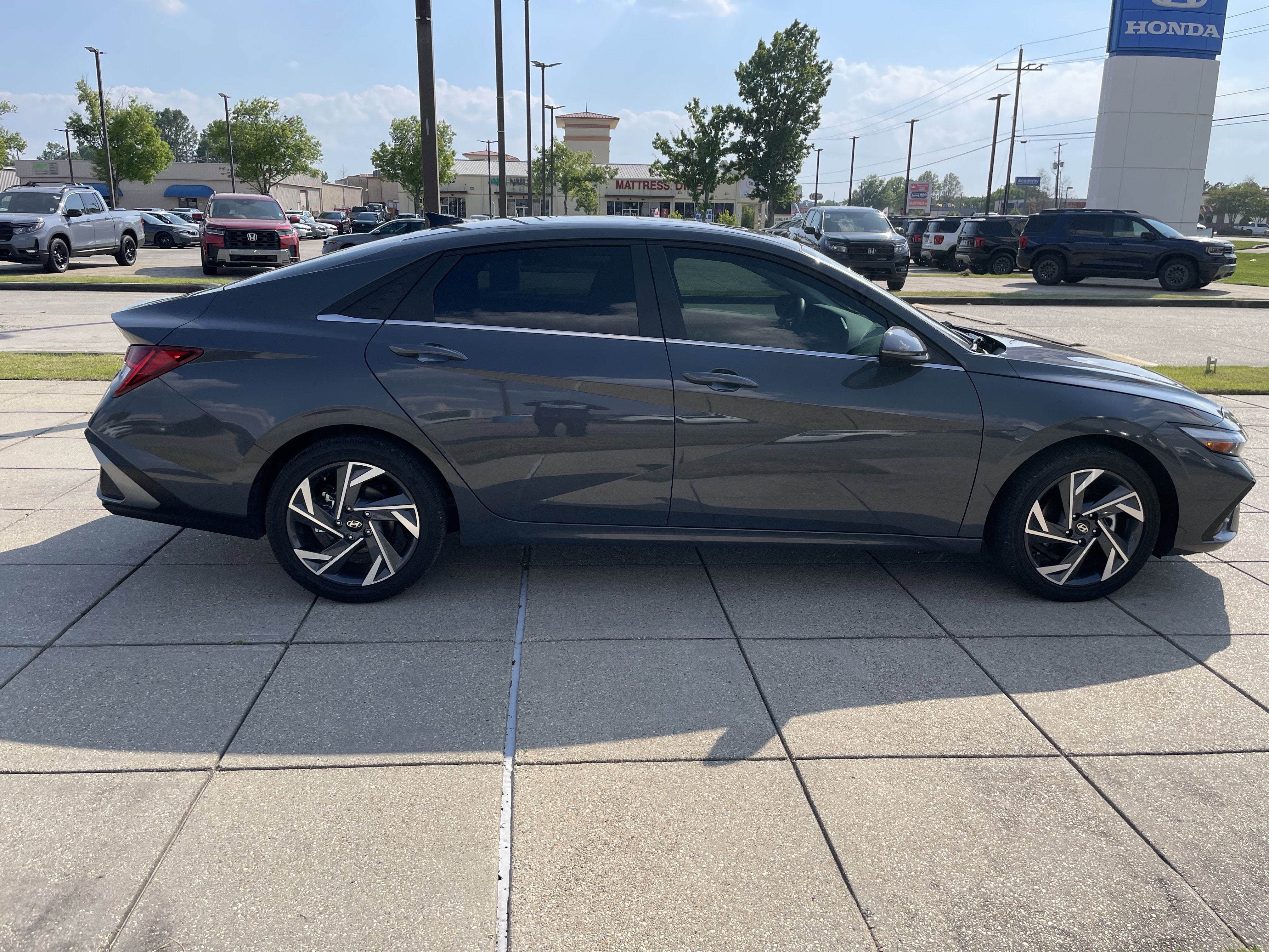 2025 Hyundai Elantra Hybrid Limited