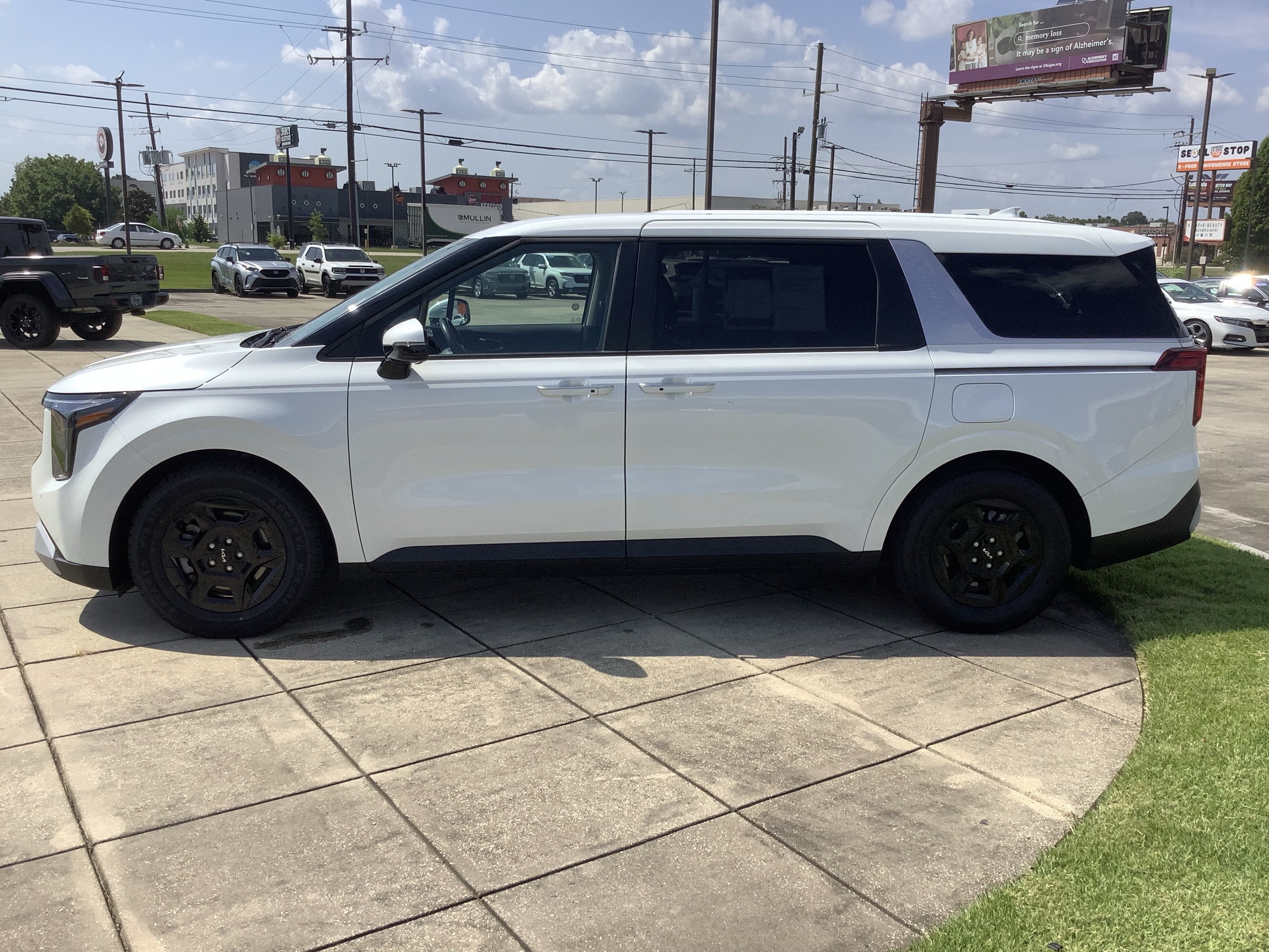 2025 Kia Carnival LXS
