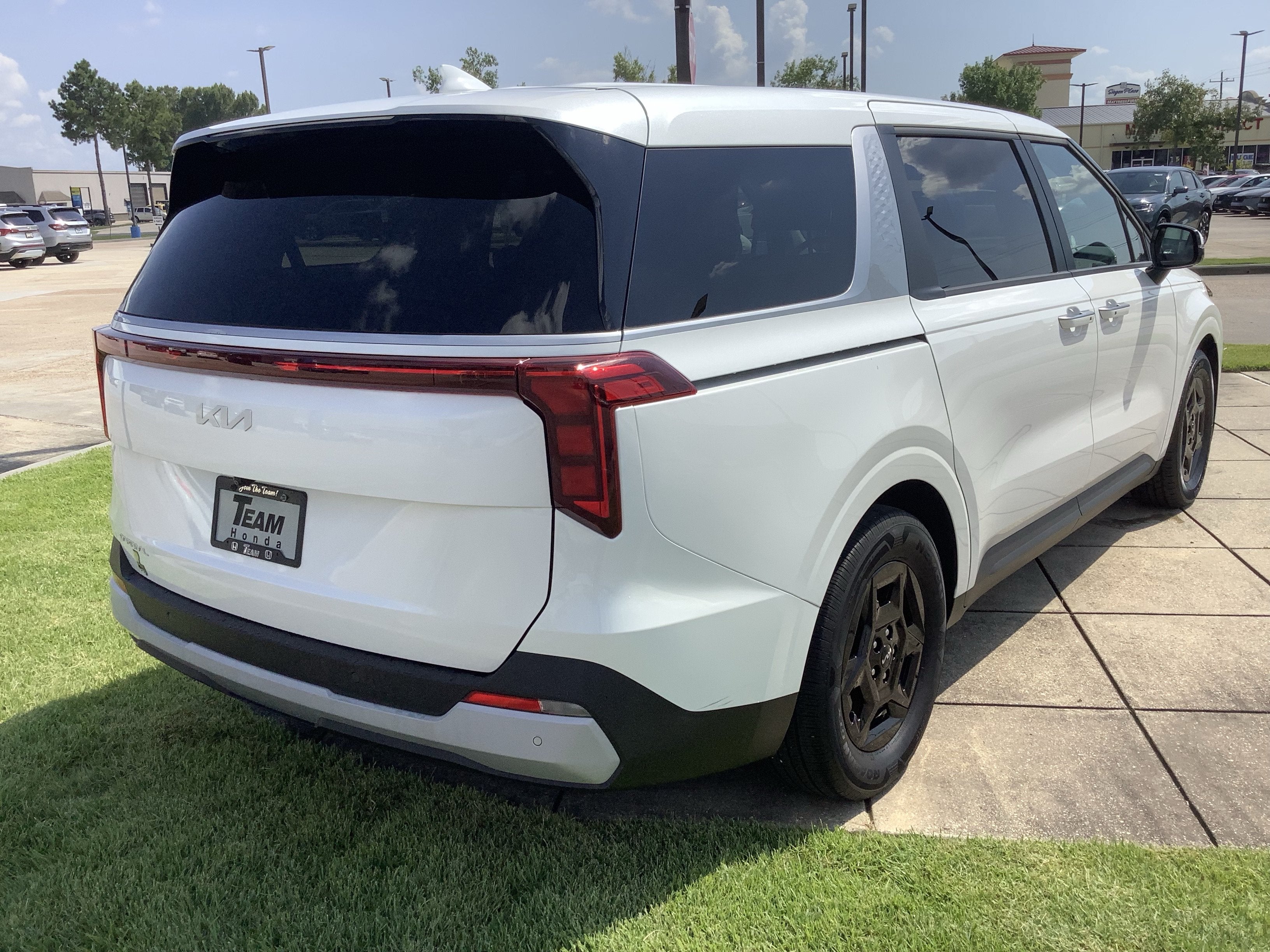 2025 Kia Carnival LXS
